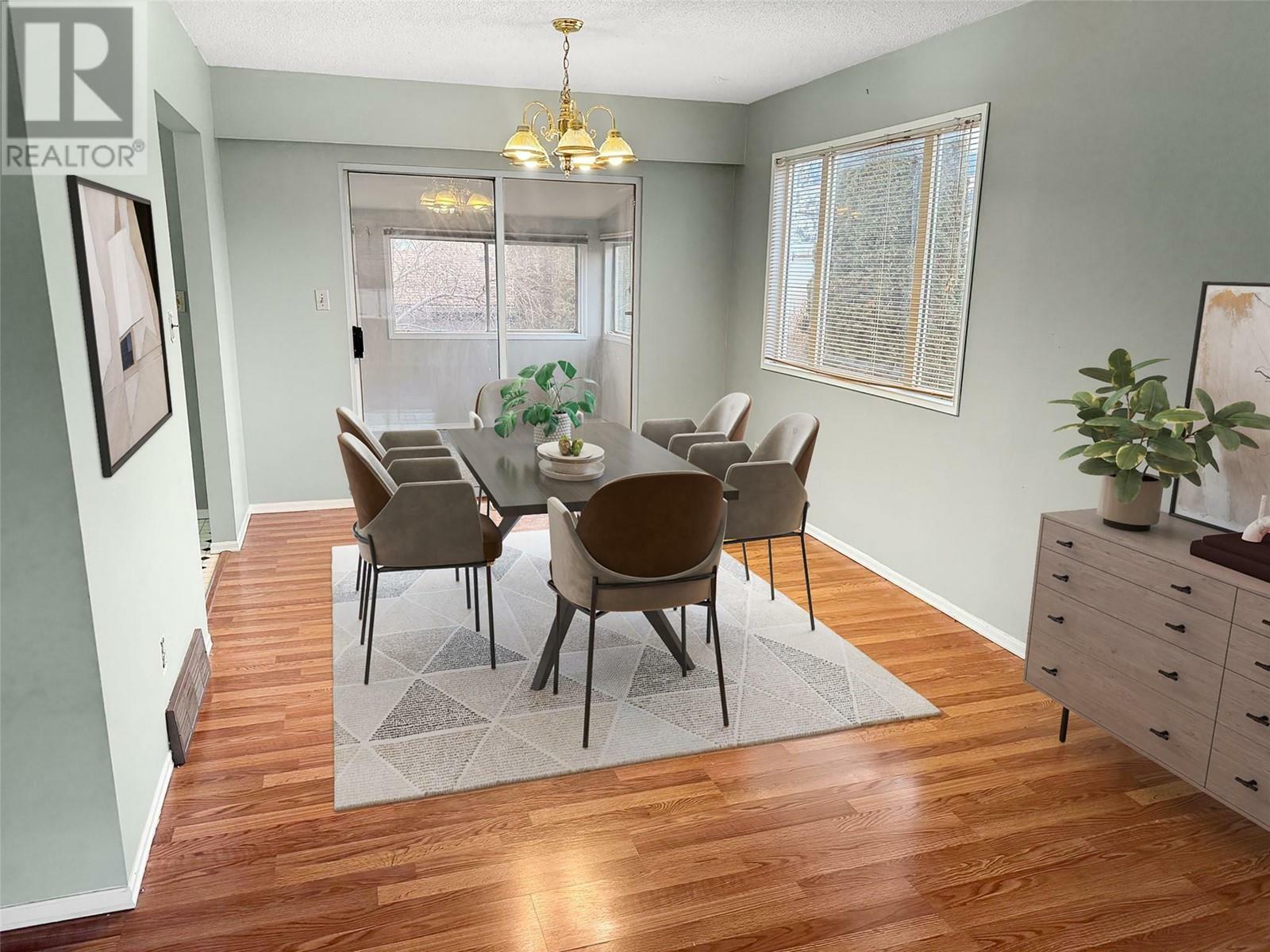 Photo de la propriété:  2402 Clapperton Avenue  BC V1K 1B8 