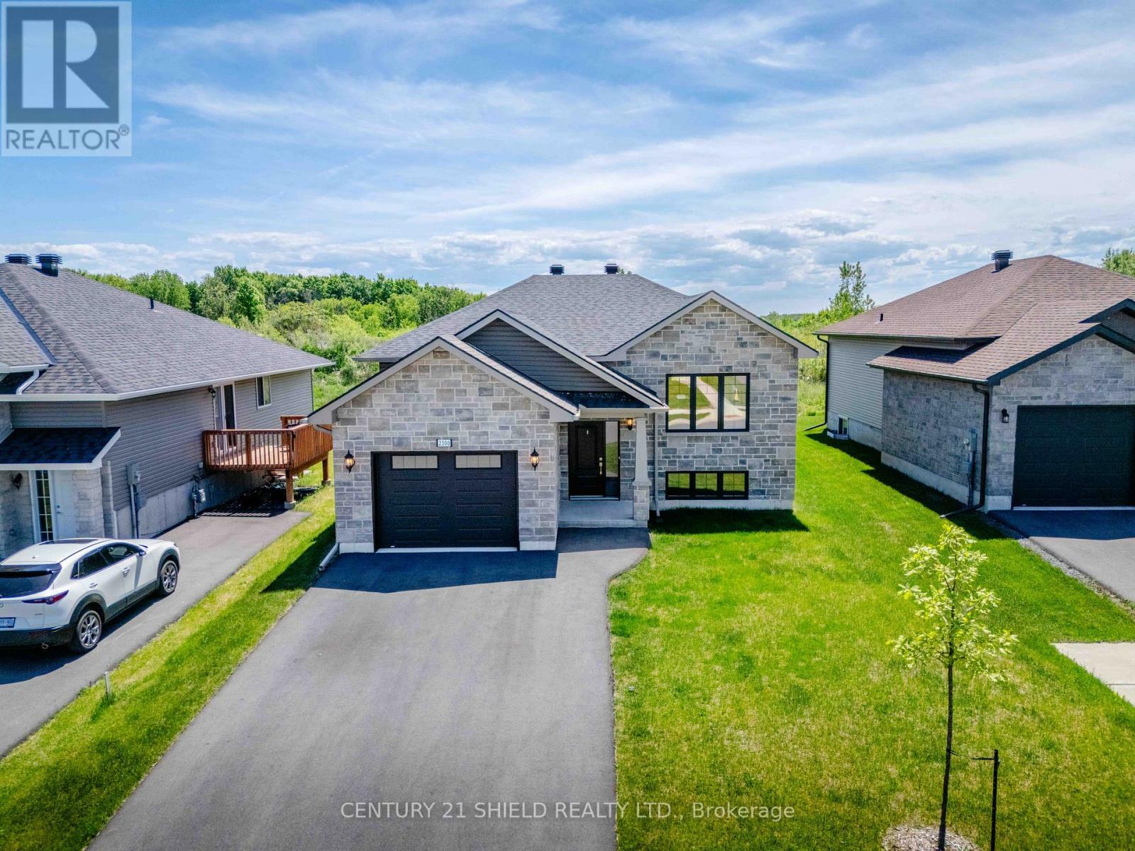 Photo de la propriété: 2300 Crewson Court ON K6H 7N2