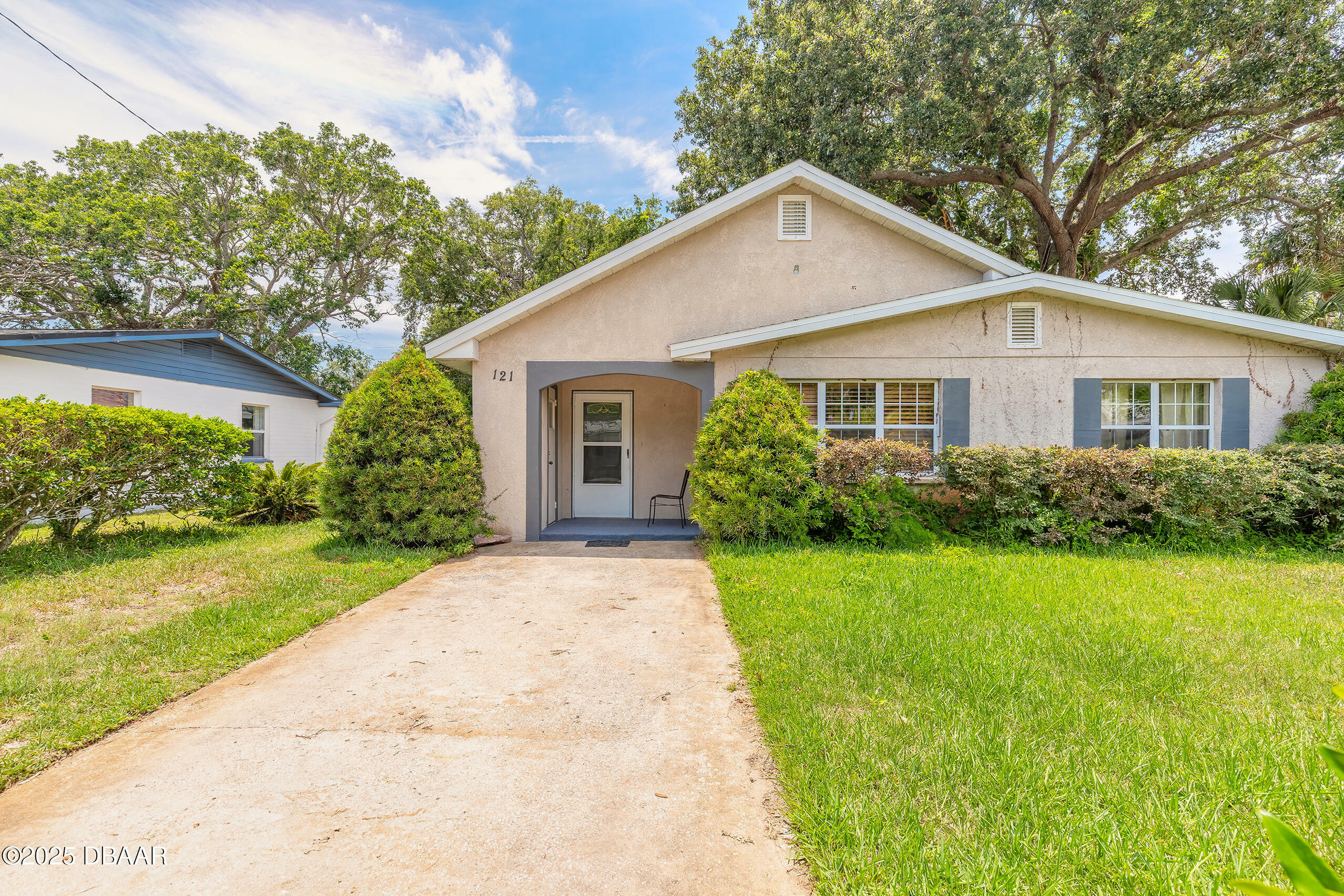 Property Photo: 121 Palm Drive FL 32117