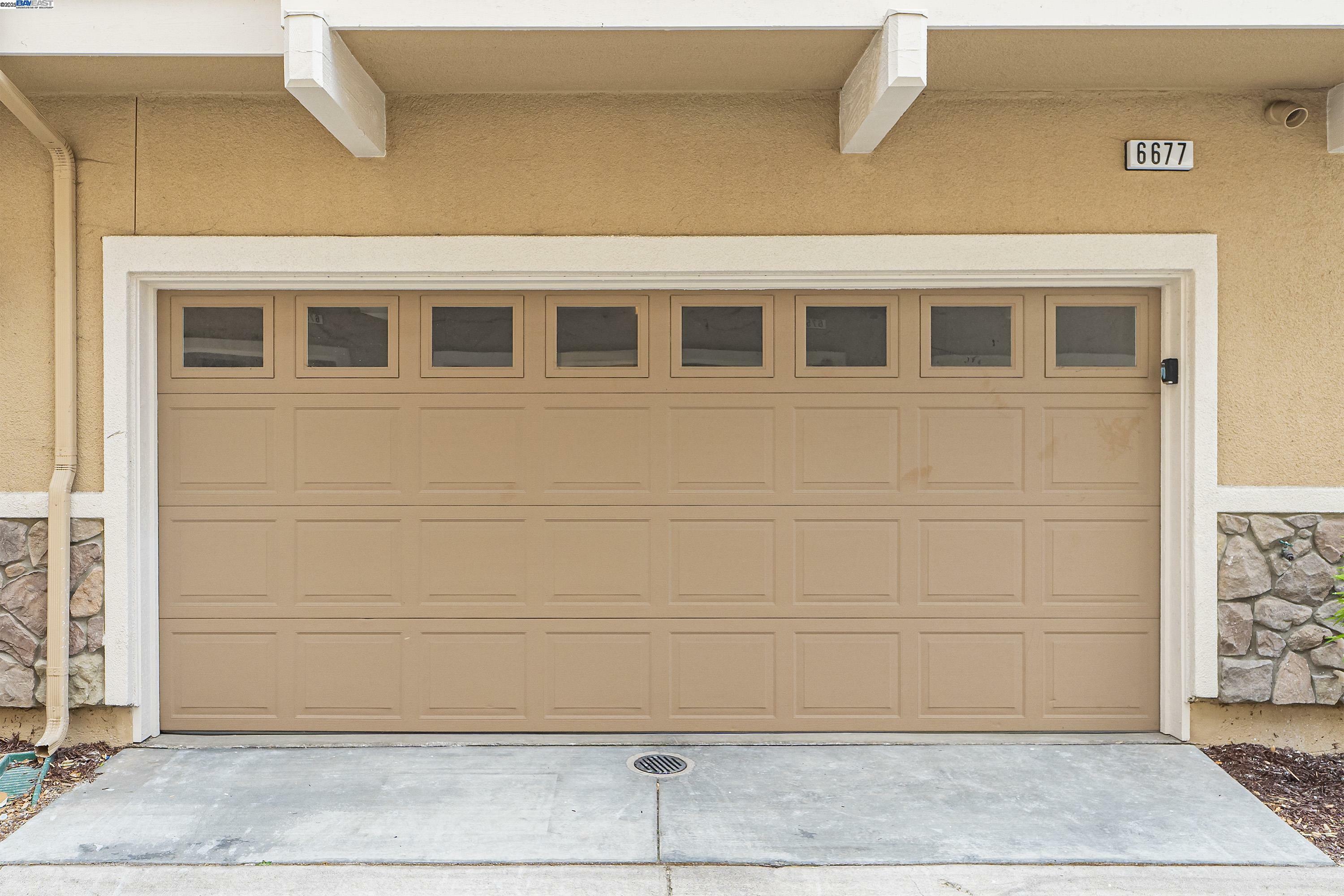 Property Photo: 6677 S Mariposa Ln CA 94568