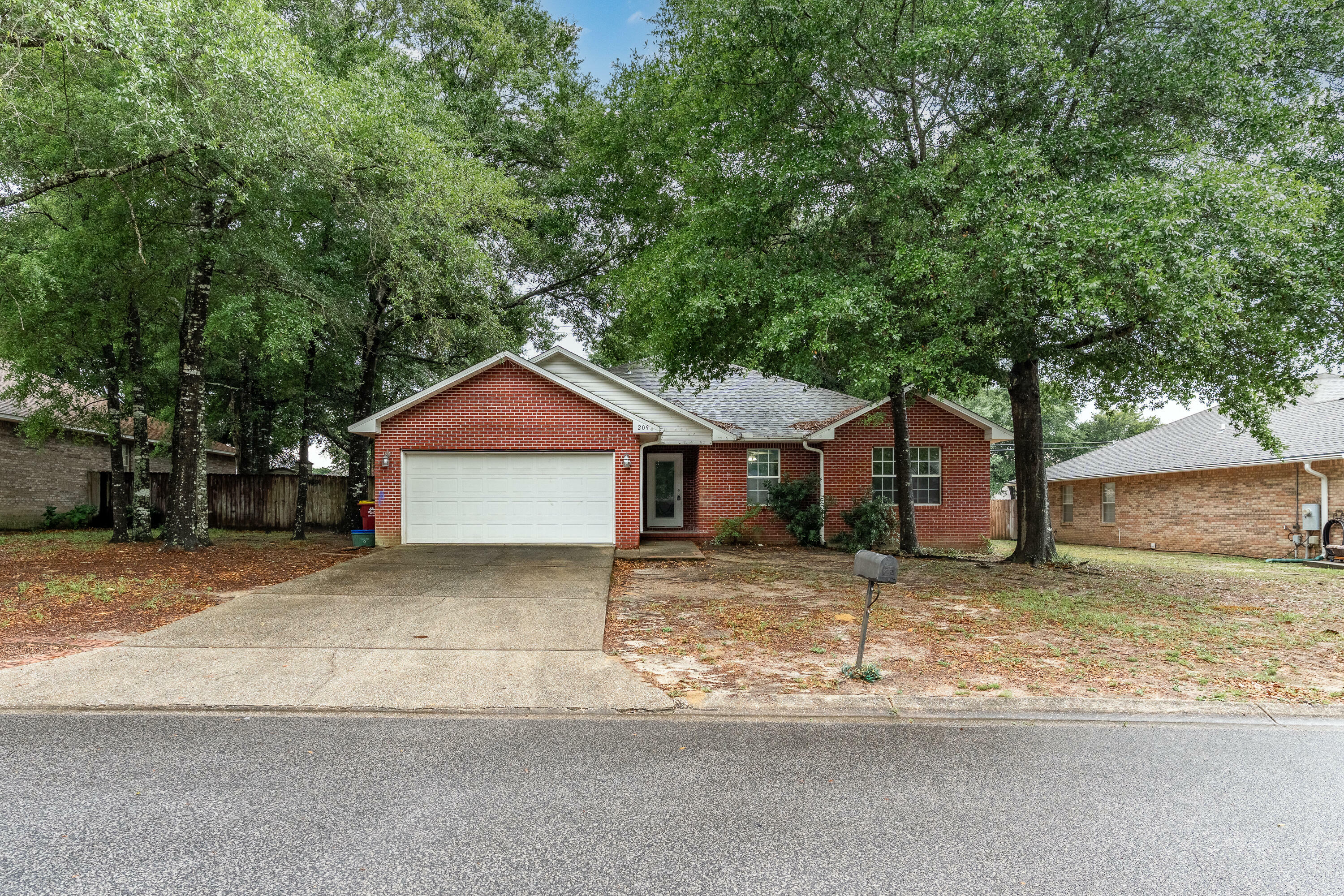 Property Photo: 209 Warrior Street FL 32536