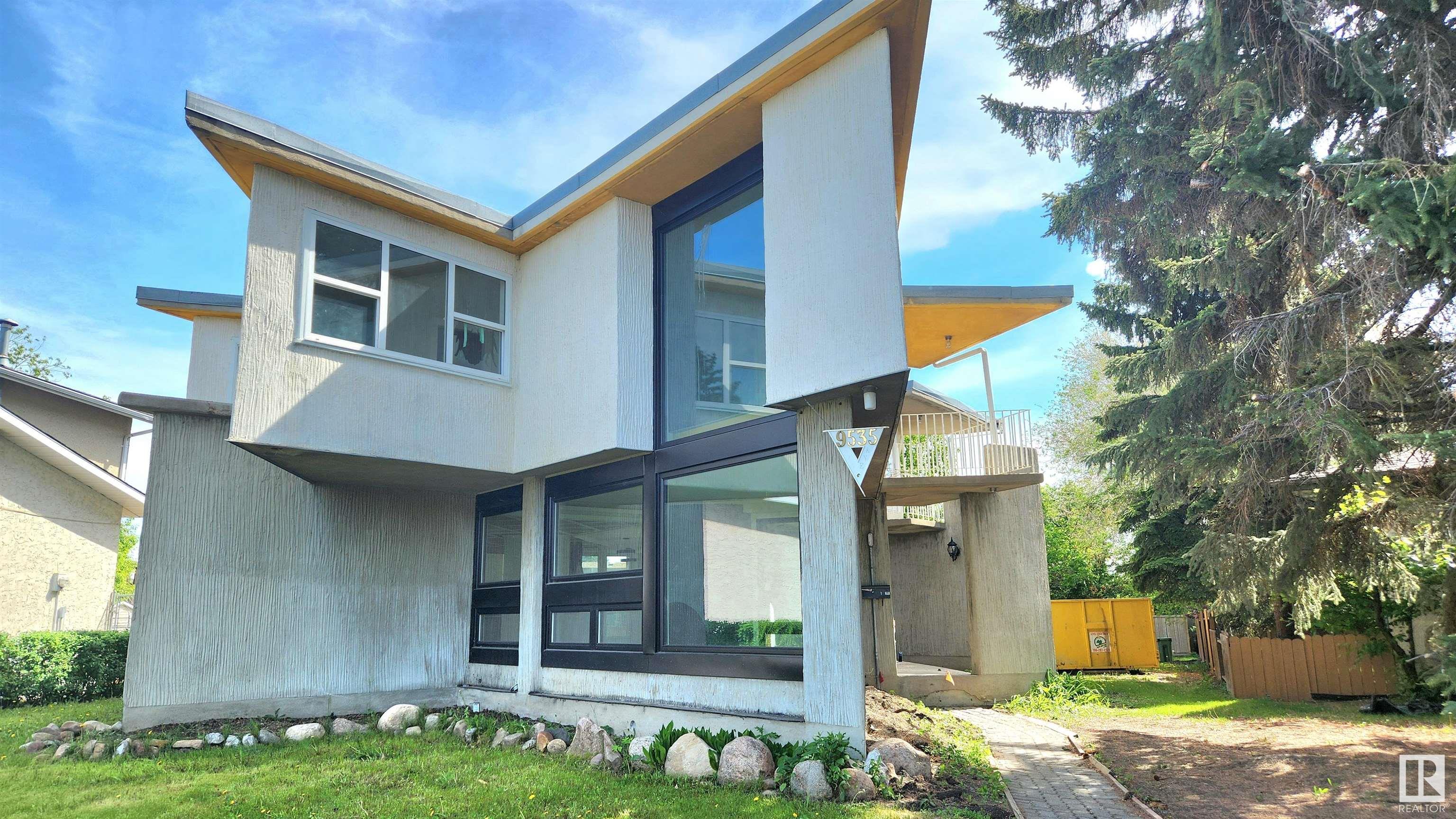 Property Photo:  9535 147 Avenue NW  AB T5E 2K5 