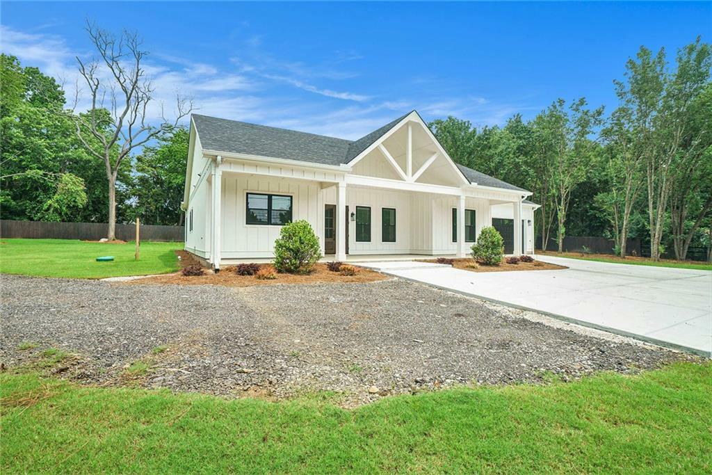 Property Photo:  4824 SE Highway 20  GA 30013 