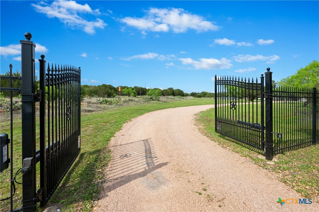 260 County Road 413  Spicewood TX 78669 photo