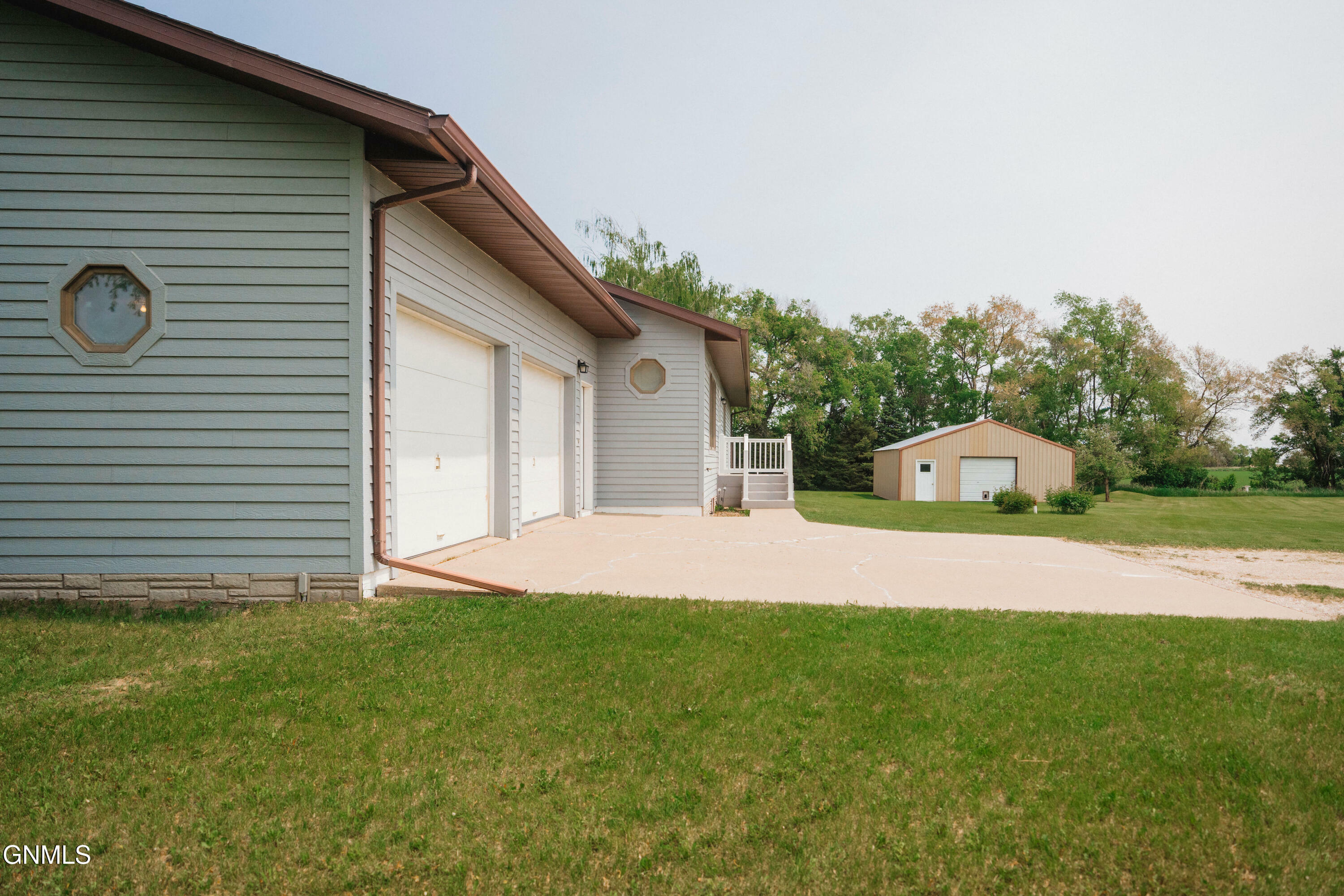Property Photo: 8550 38th Street SE ND 58401