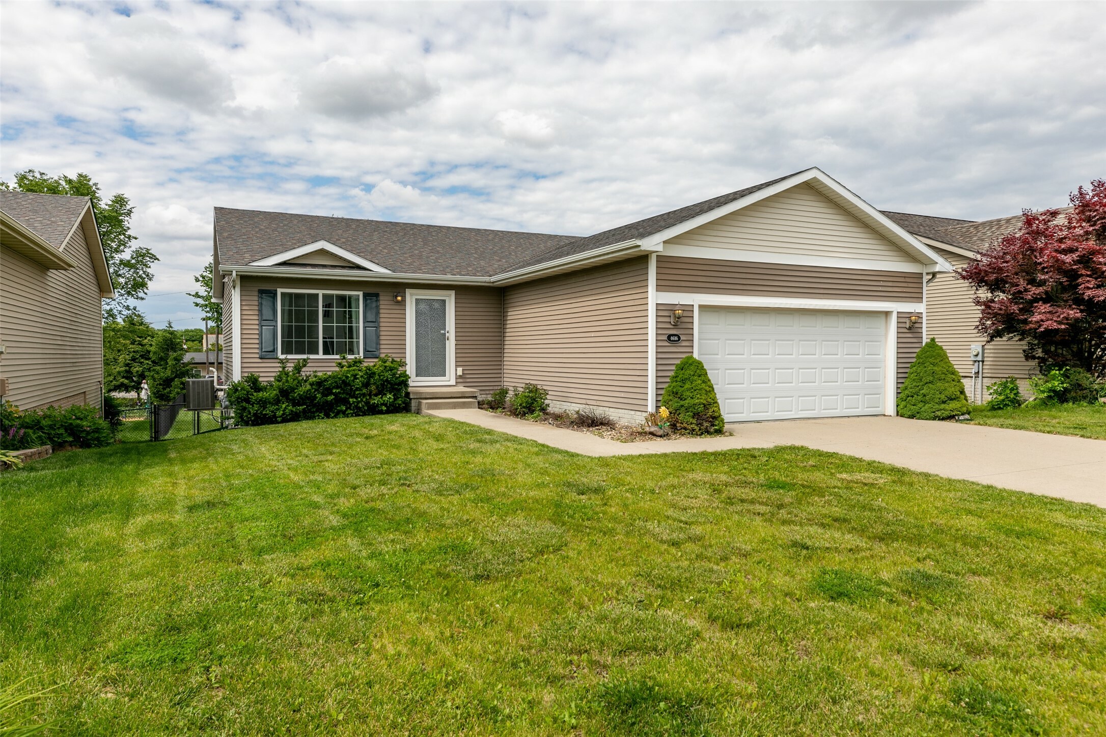 Property Photo: 4616 E Merced Street IA 50317