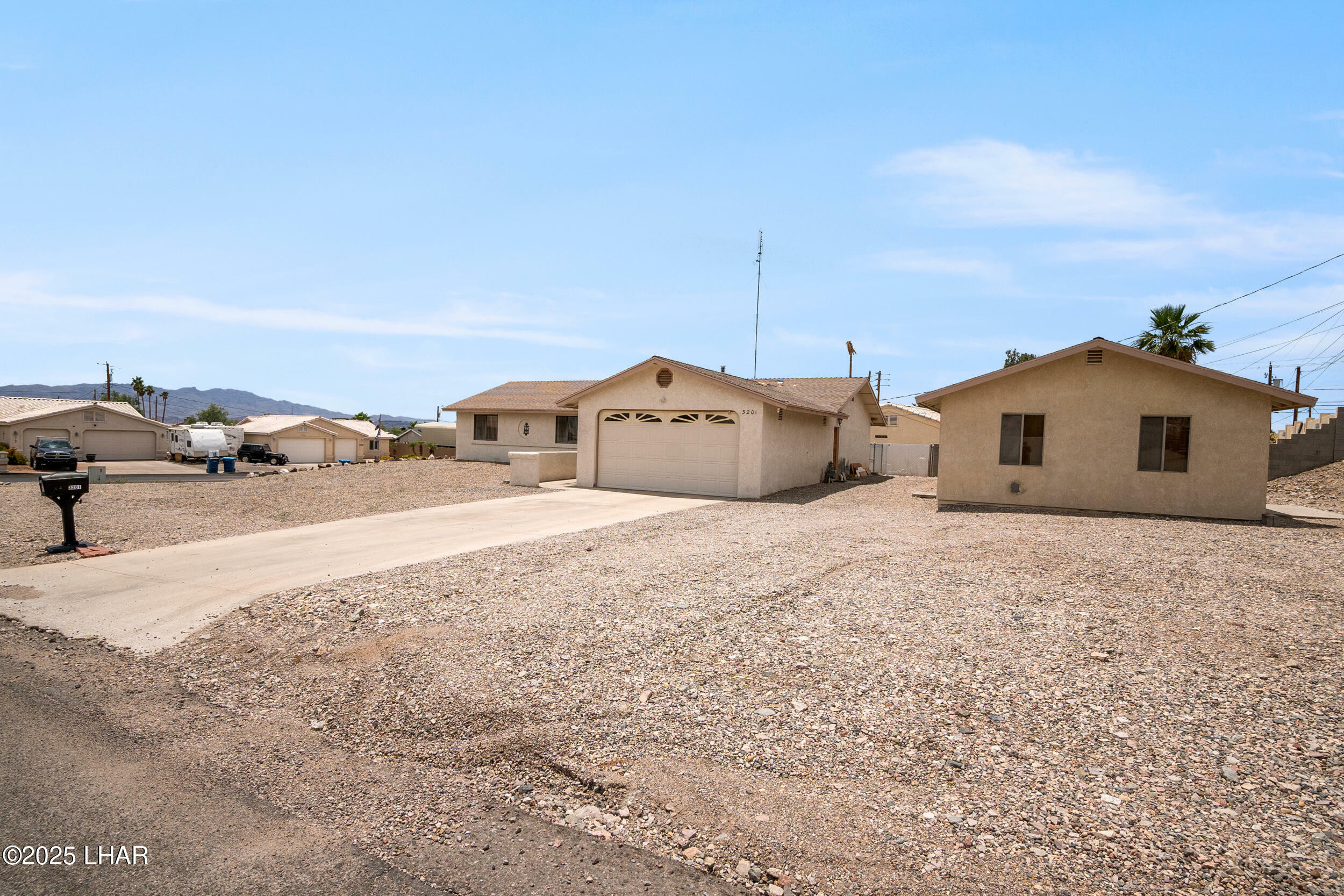 Property Photo: 3201 Silver Saddle Dr AZ 86406