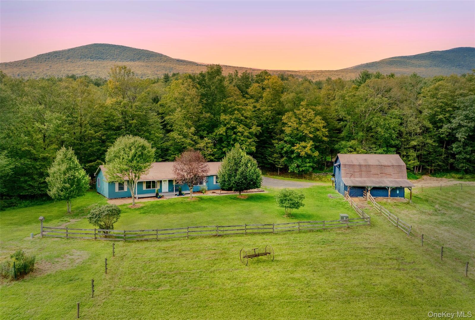 Property Photo:  18 Jomar Lane  NY 12461 