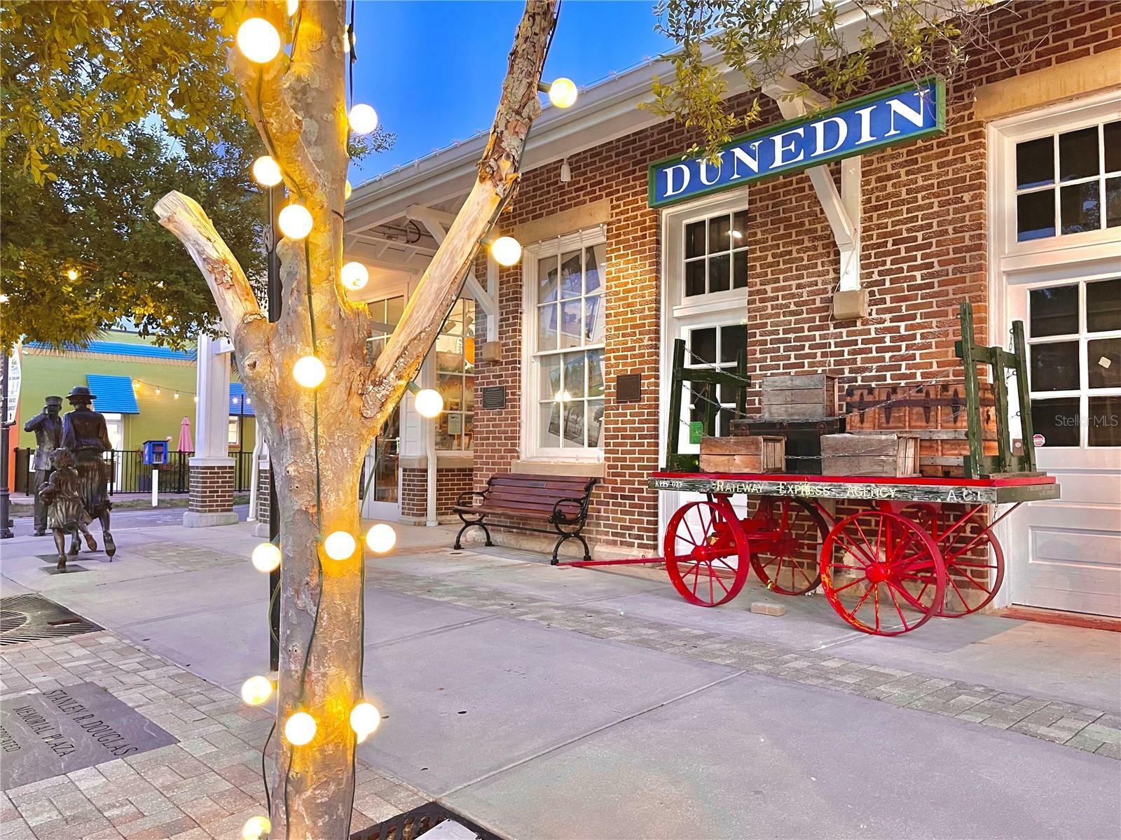 Property Photo: 214 Scotland St FL 34698