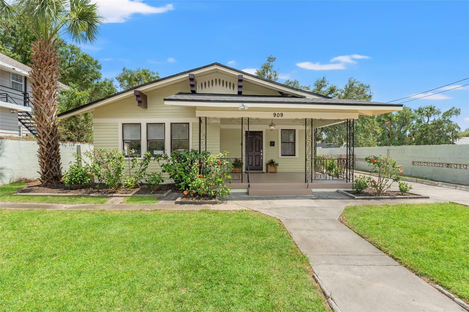 Property Photo:  909 E 15th Avenue  FL 33605 