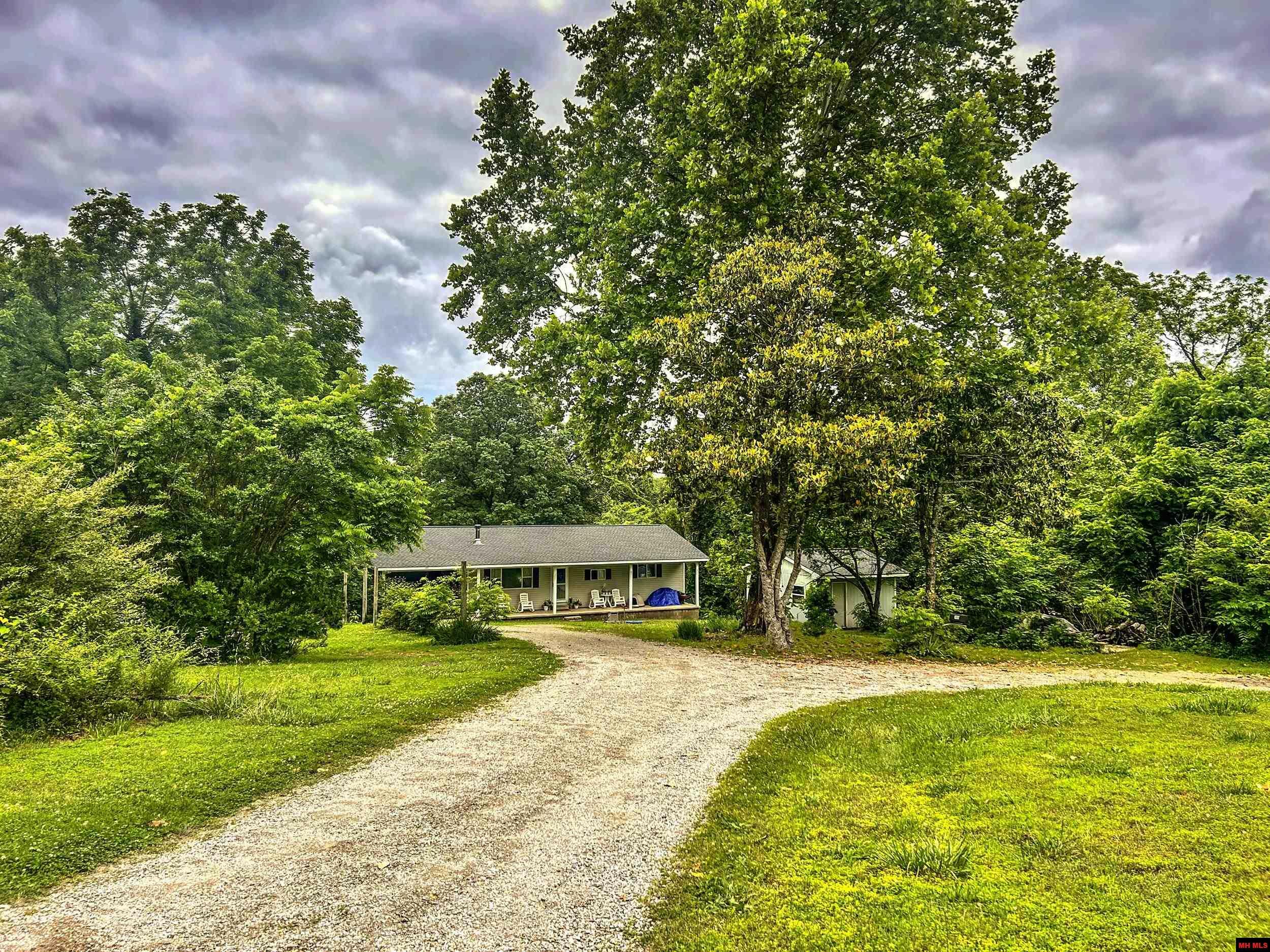 Property Photo:  380 Cr 458  AR 72653 