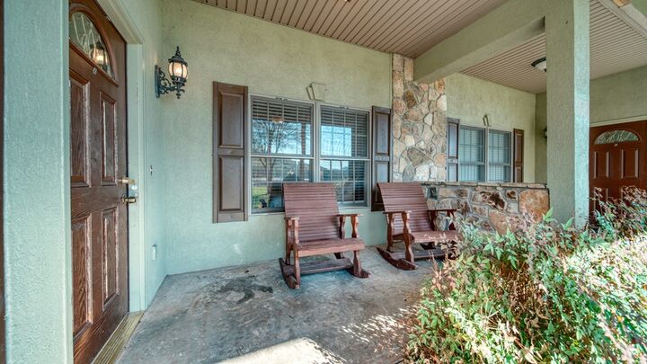 Property Photo: 1688 Lakeview Drive GA 30582