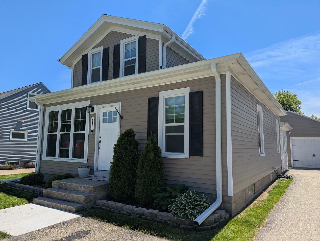 707 E Roland St  Oconomowoc WI 53066 photo
