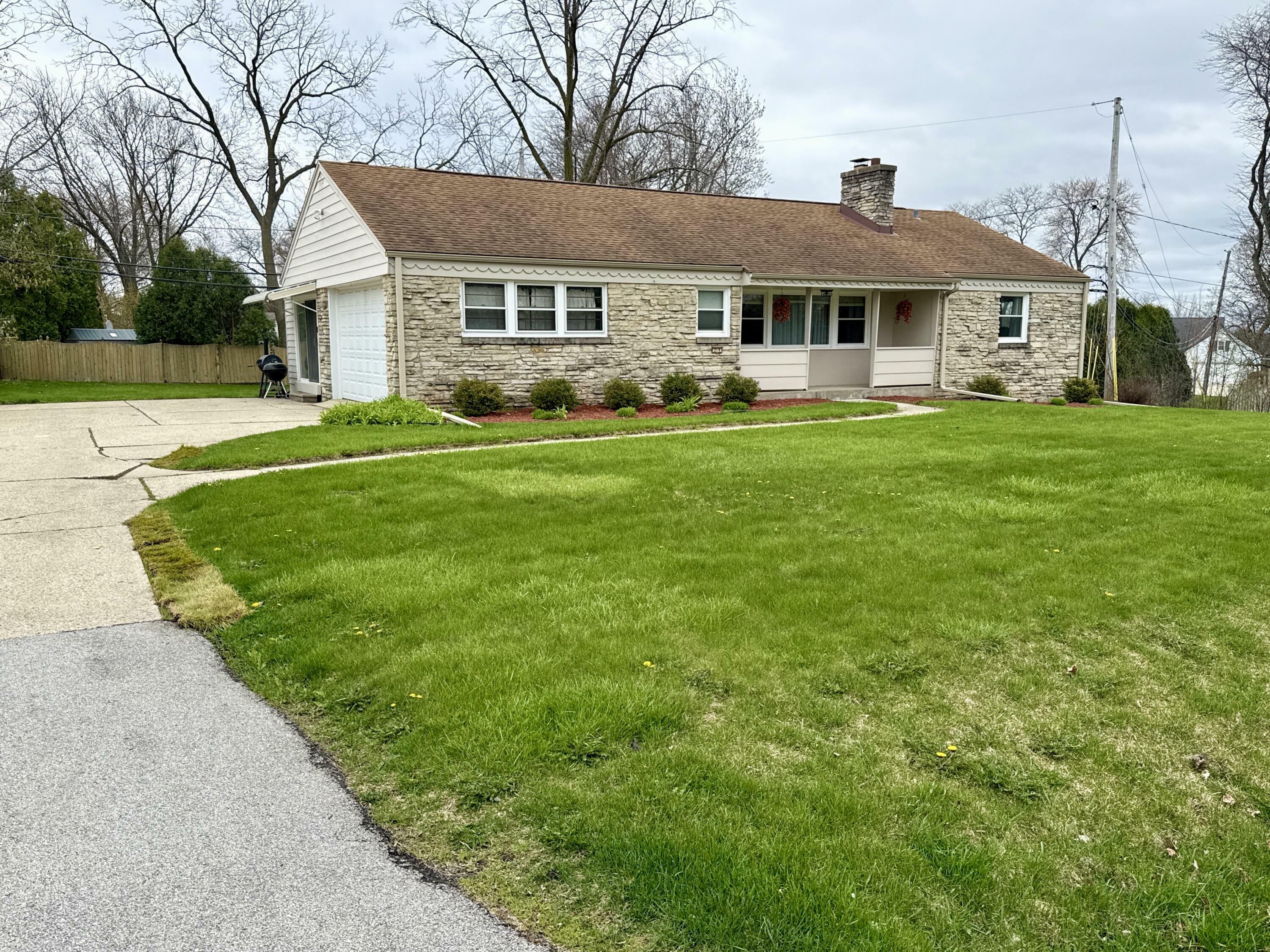 Property Photo: 219 W Daphne St WI 53217