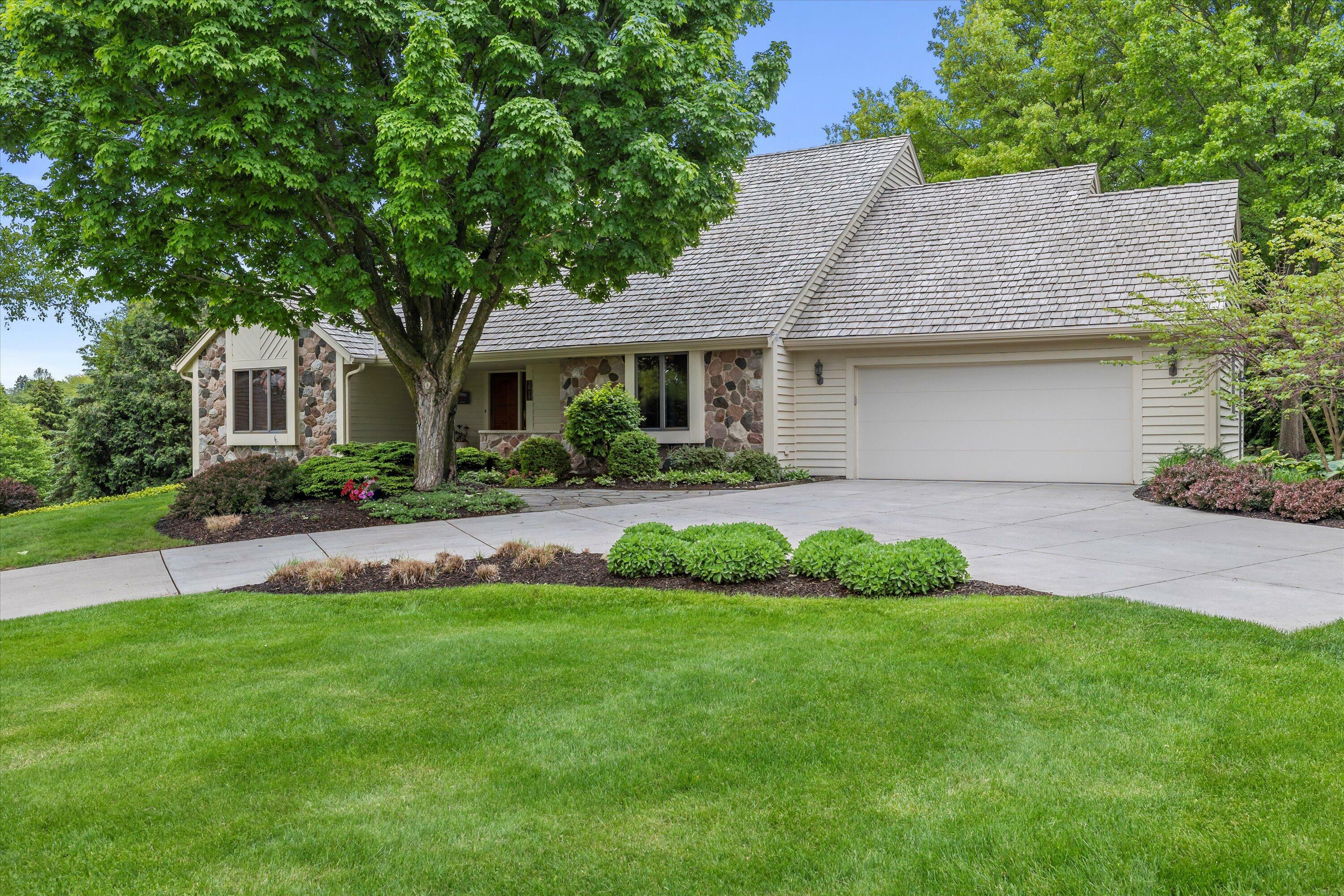 2915 Brendon Way  Waukesha WI 53188 photo