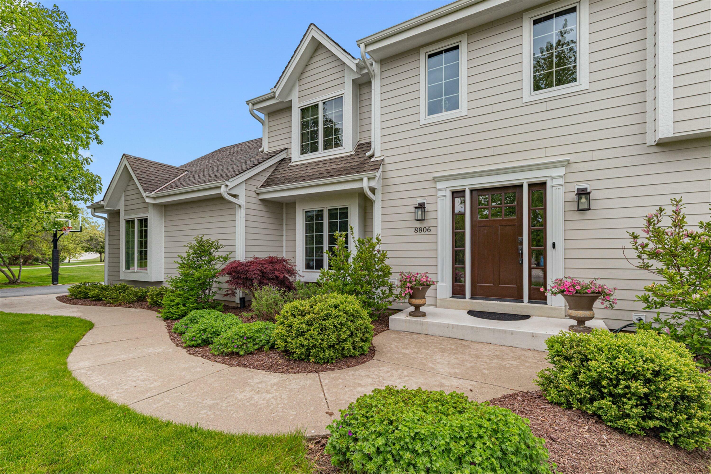 8806 W Daventry Rd  Mequon WI 53097 photo