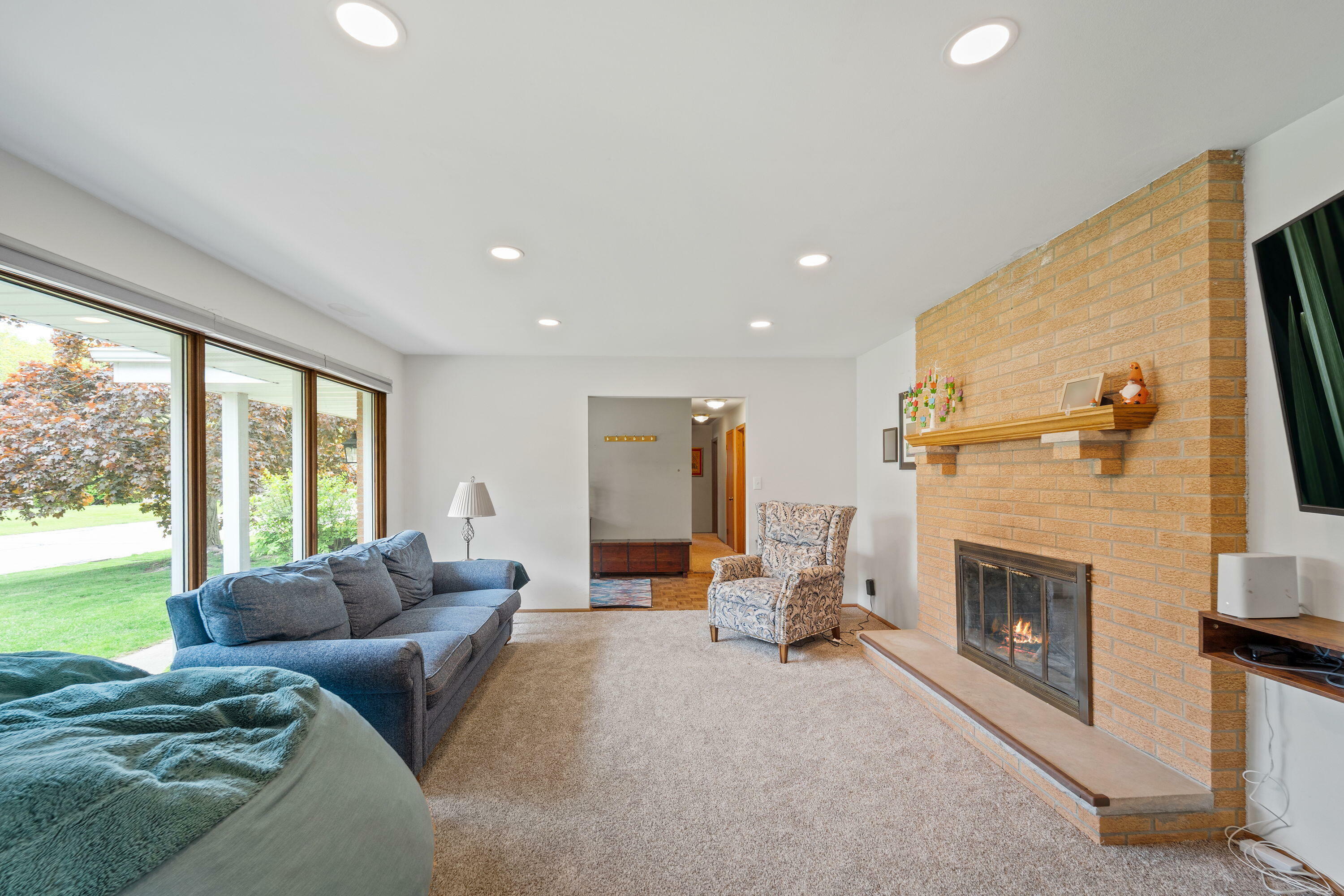 Property Photo:  701 W Fairfield Ct  WI 53217 