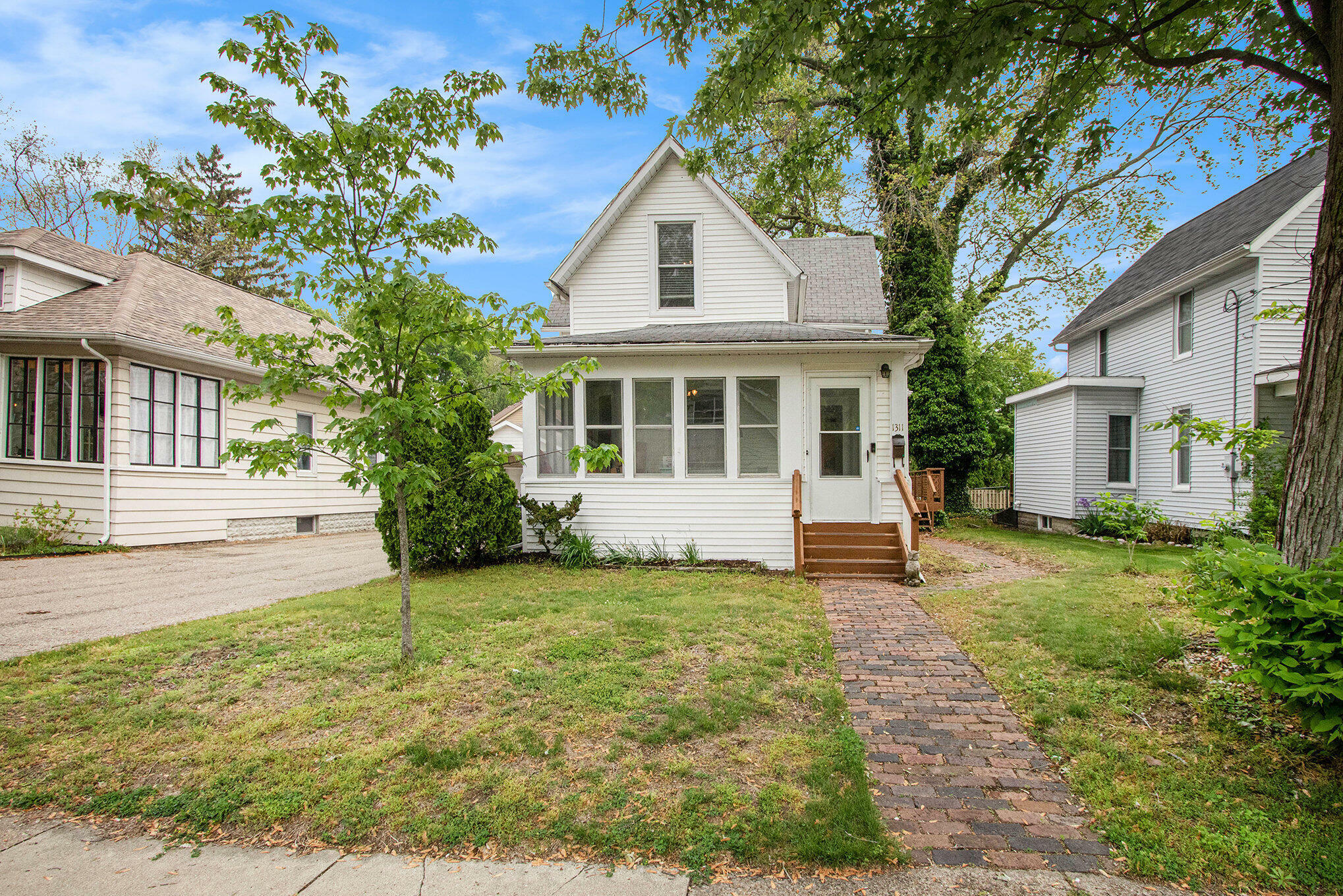Property Photo: 1311 Wolcott Avenue MI 49085