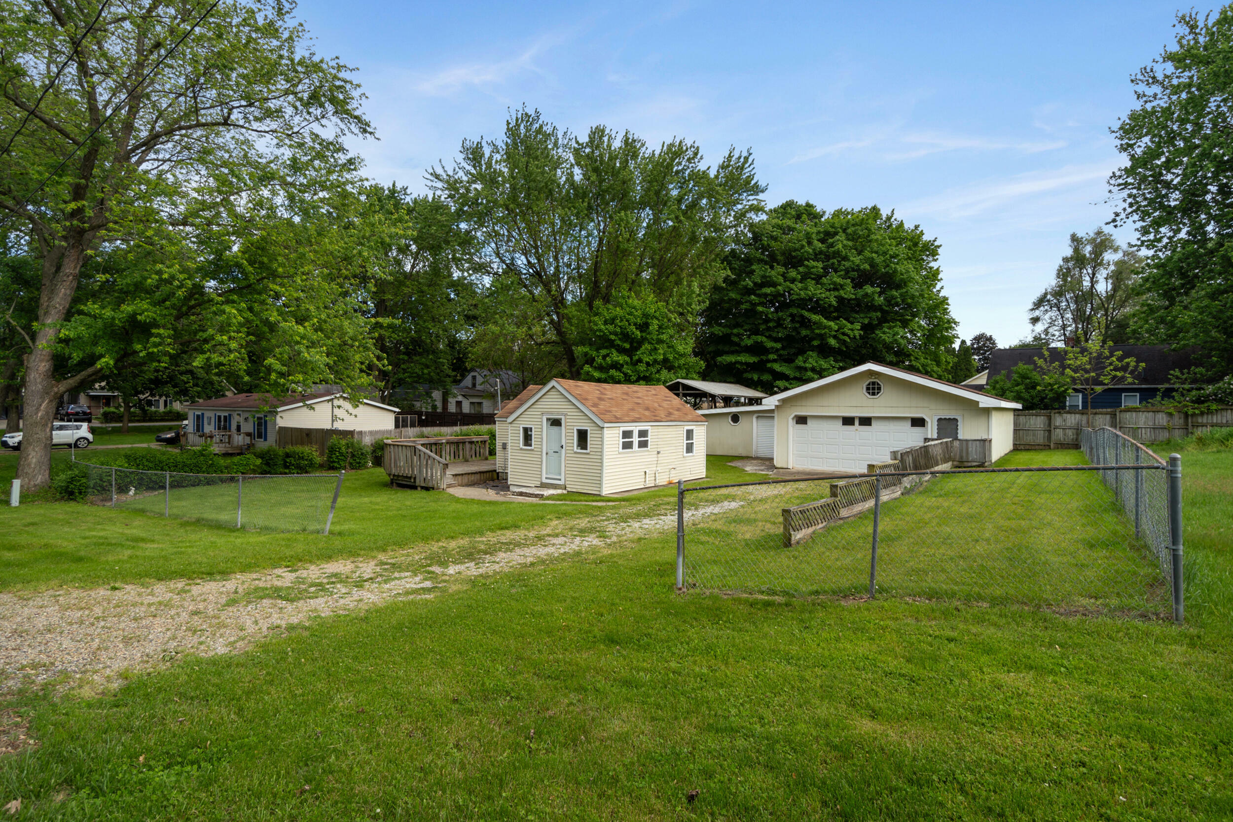 Property Photo: 817 Annetta Avenue MI 49203