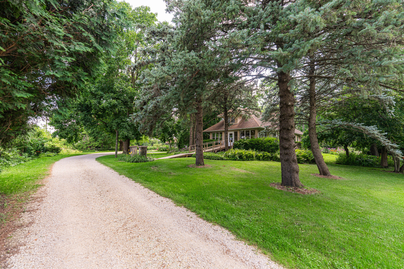 Property Photo:  1440 E Lincoln Highway  IL 60115 