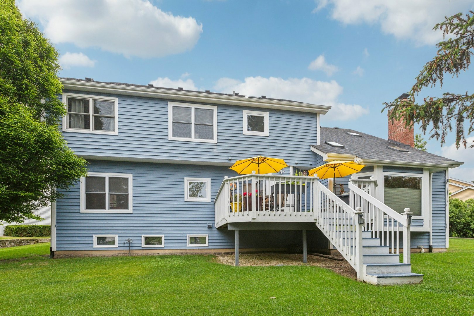 Property Photo: 310 Westhaven Circle IL 60134