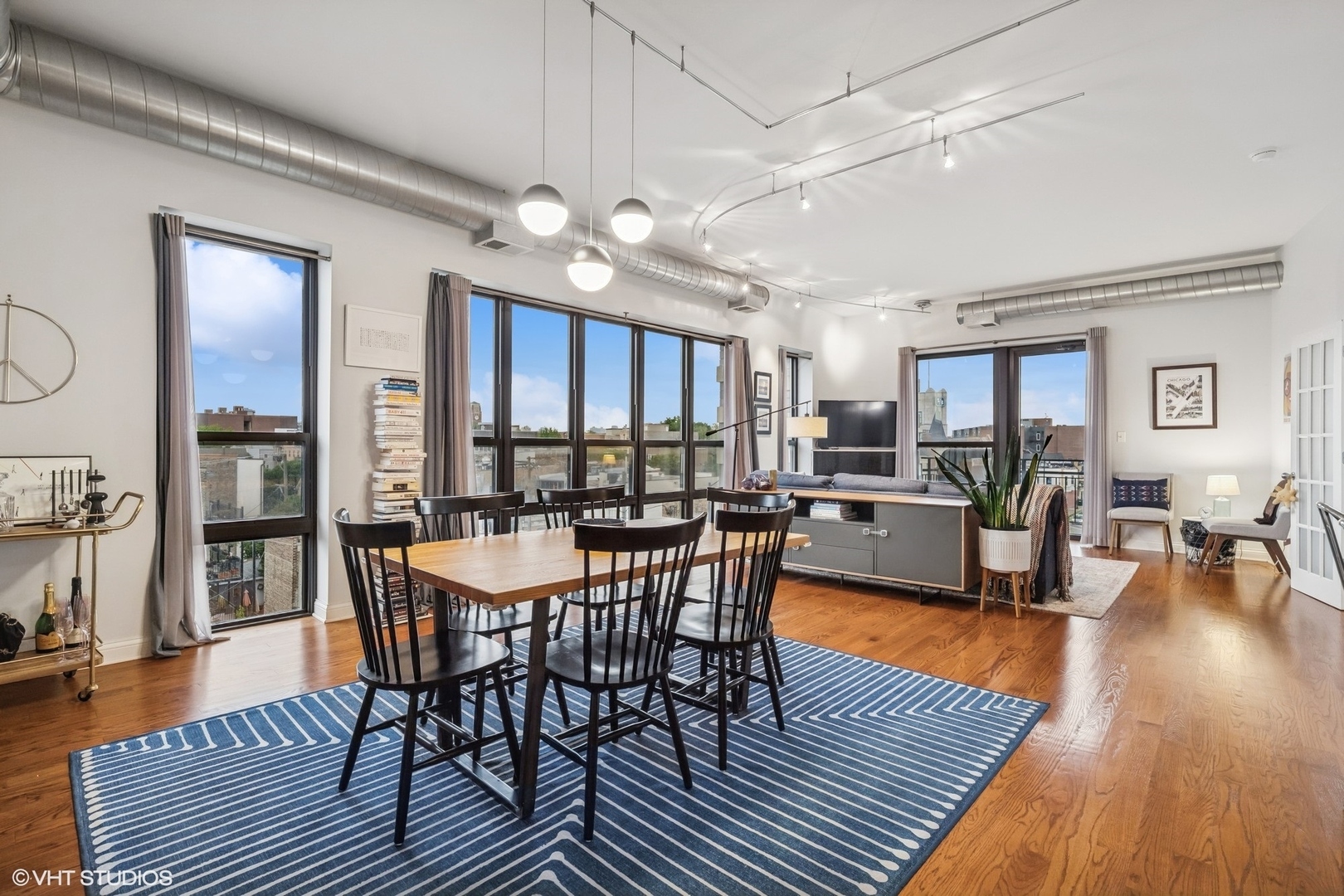 Property Photo:  4020 N Damen Avenue 408  IL 60618 