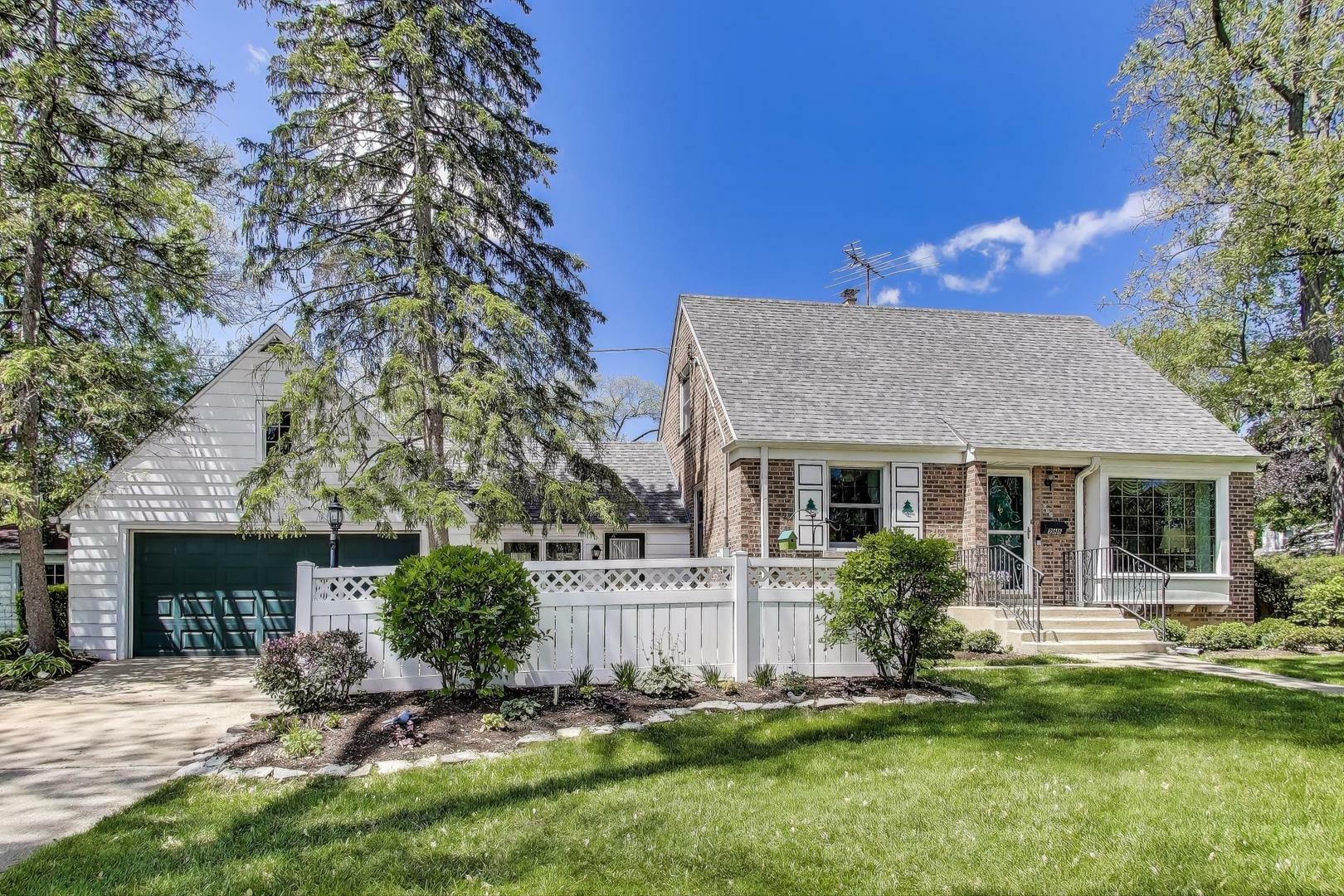 Property Photo: 266 S Warrington Road IL 60016