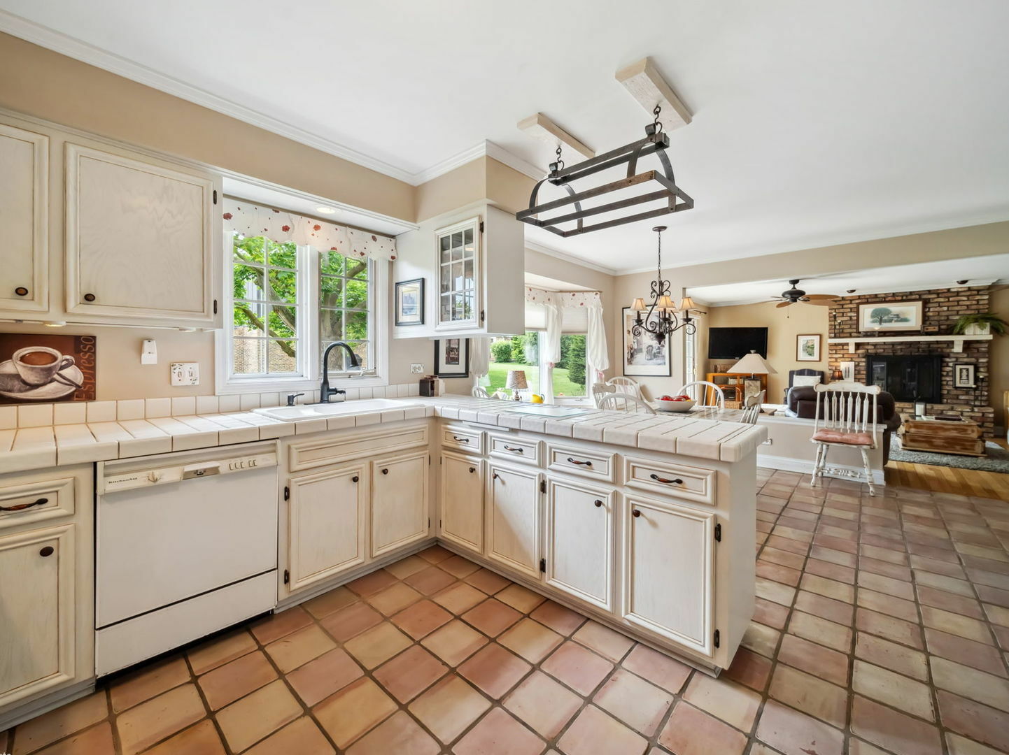 Property Photo: 2S658 Avenue Vendome IL 60523