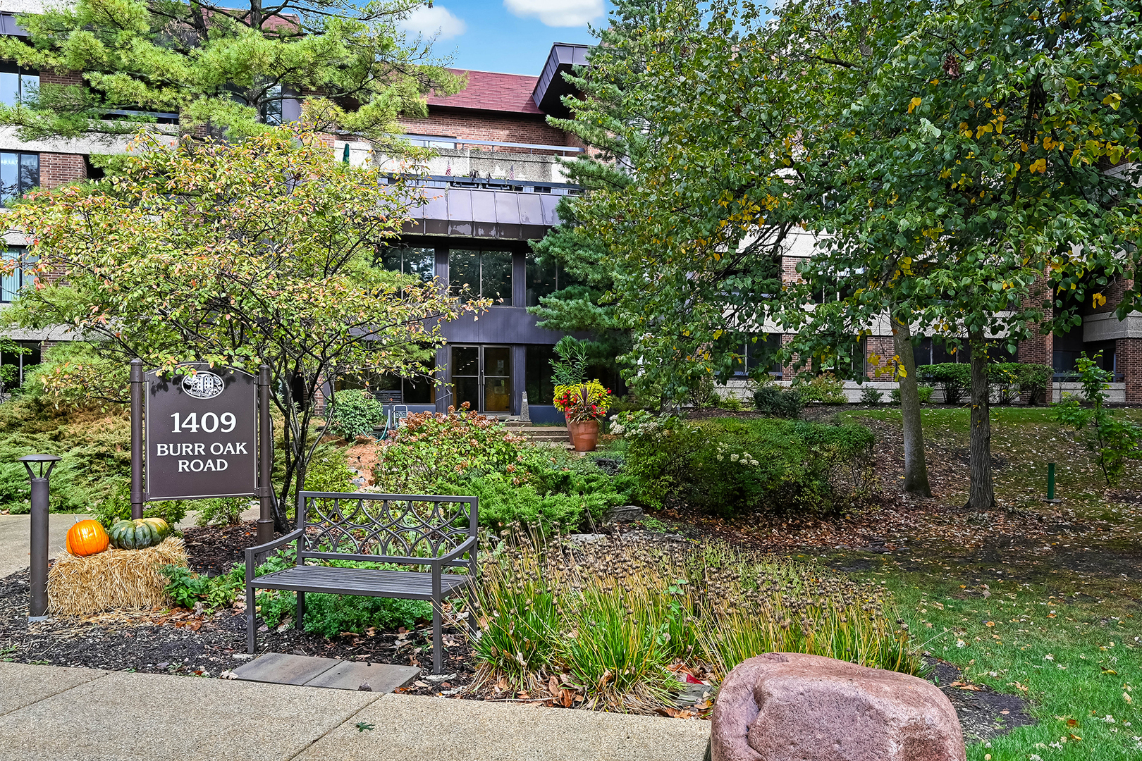 1409 Burr Oak Road 311A  Hinsdale IL 60521 photo