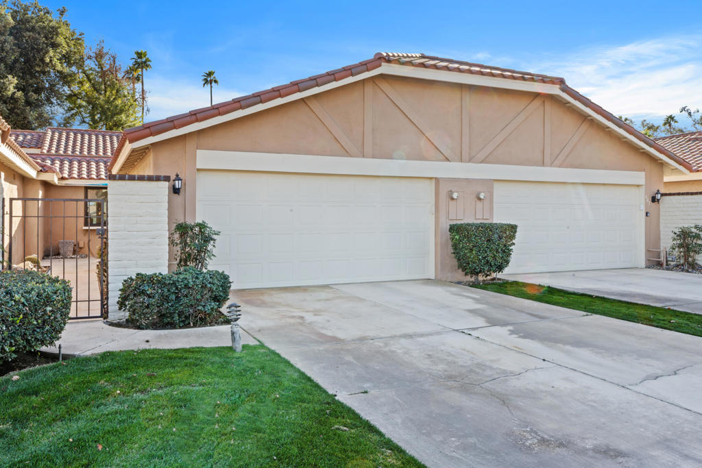 Property Photo:  445 Sierra Madre N  CA 92260 