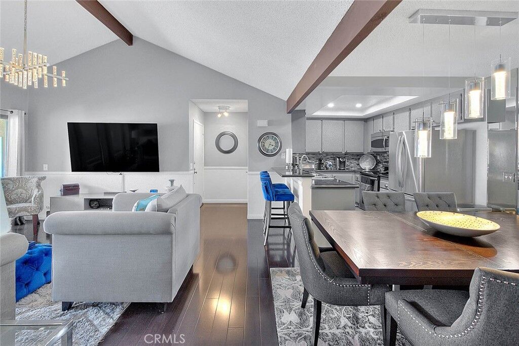 Property Photo:  44 Carriage Way 108  CA 91766 