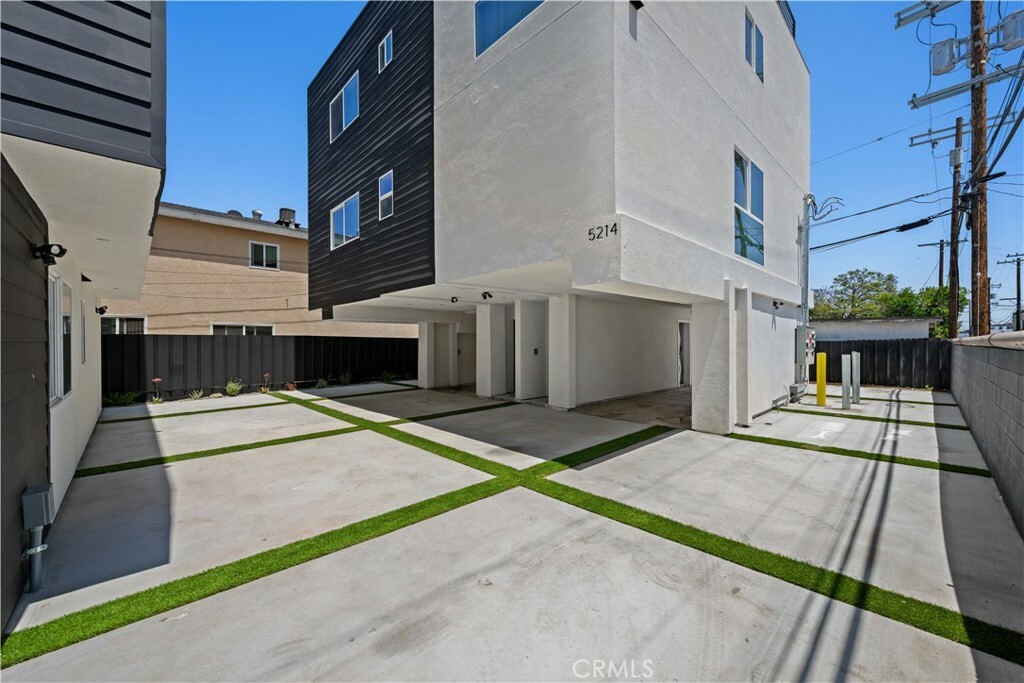 Property Photo: 5214 Auckland Avenue 1 CA 91601