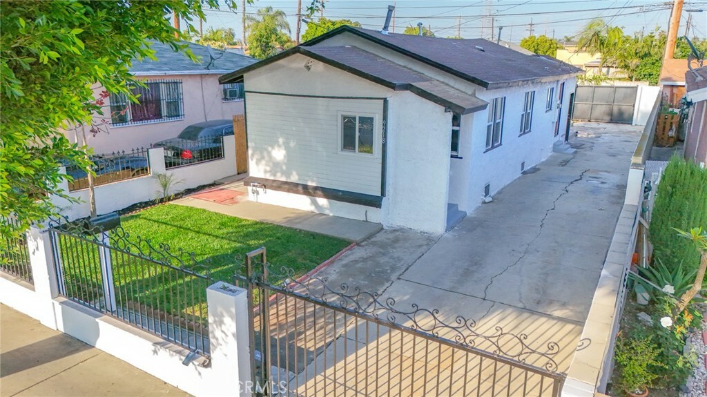 Property Photo: 9218 Hooper Avenue CA 90002