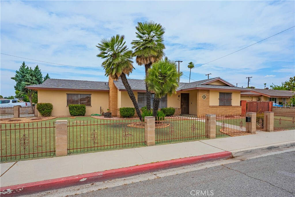 Property Photo:  480 W Thornton Avenue  CA 92543 