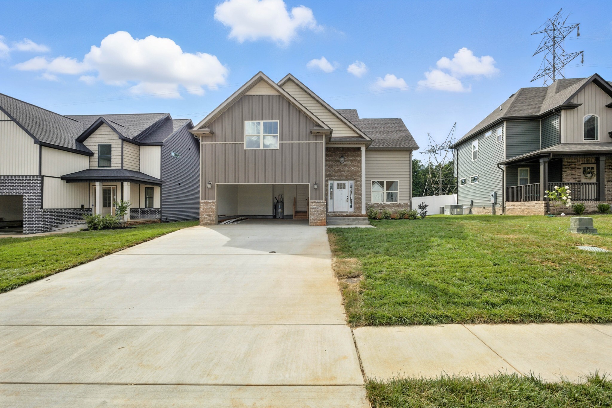 Property Photo: 1737 Heritage Dr TN 37043