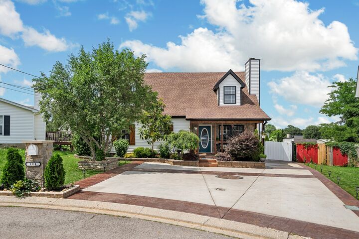Property Photo:  304 Hank Aaron Cv  TN 37086 