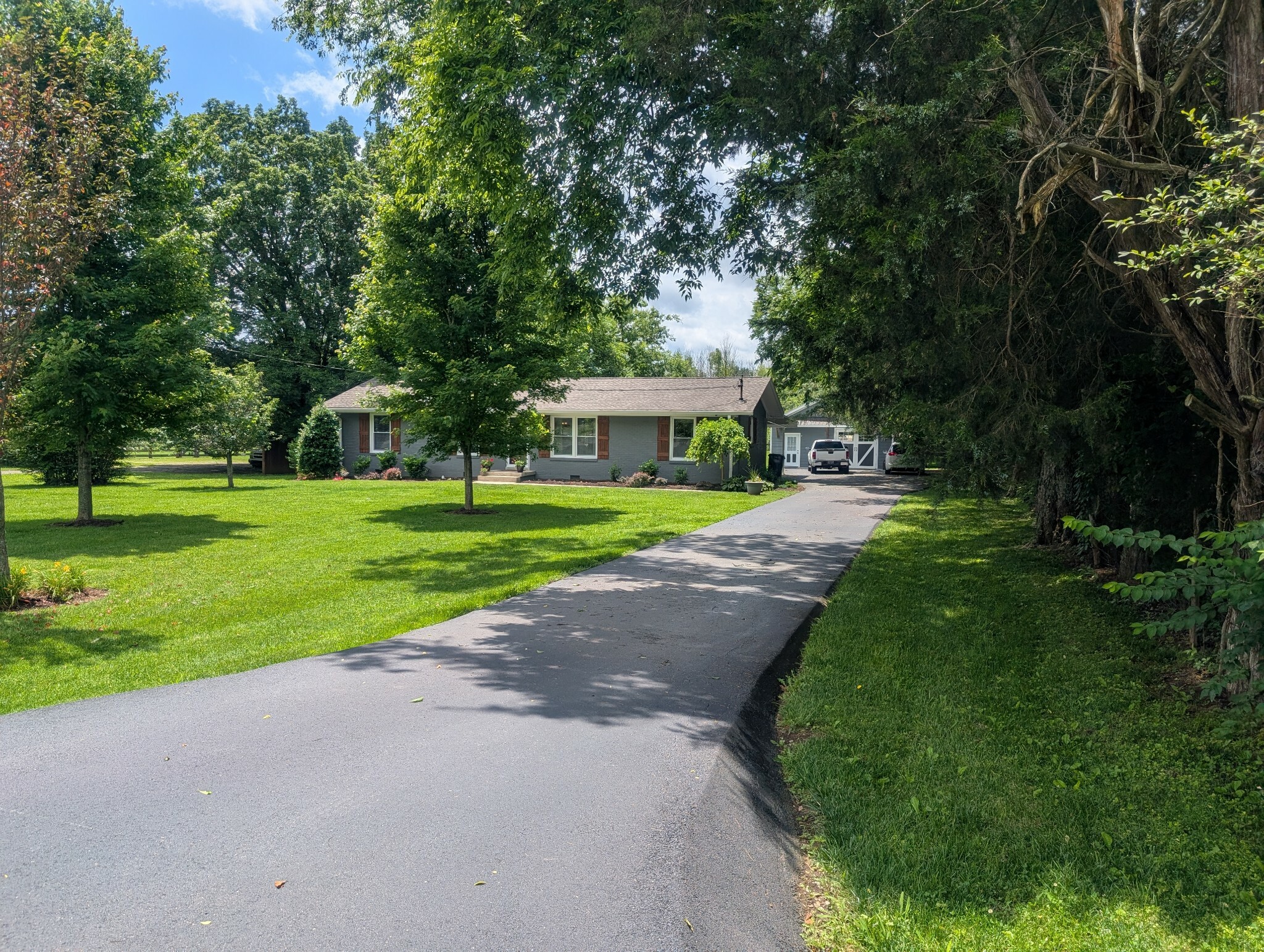 Property Photo: 4936 Bradyville Pike TN 37127