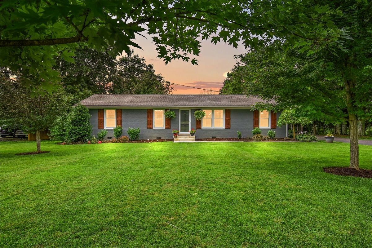 Property Photo: 4936 Bradyville Pike TN 37127