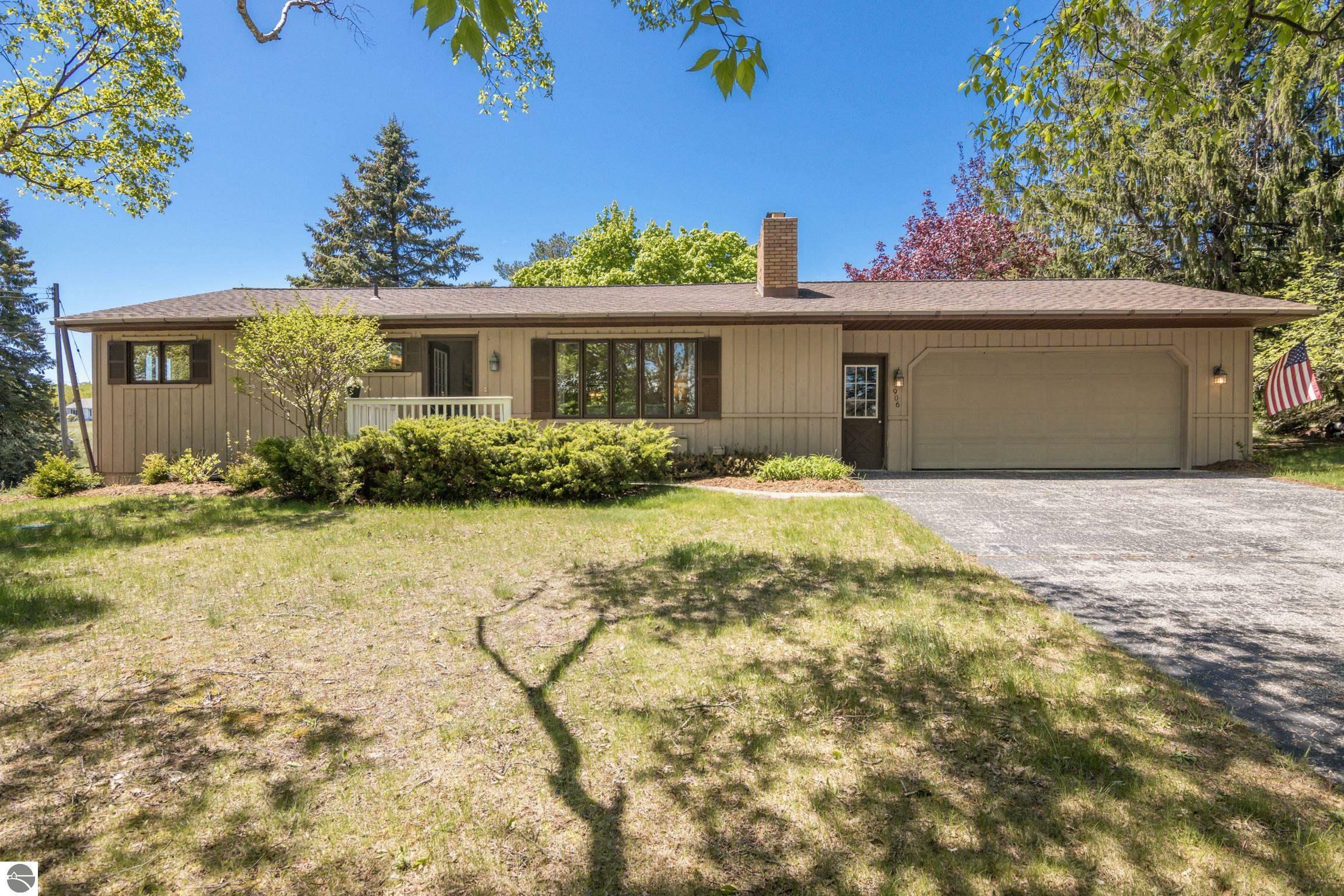 Property Photo: 906 Michigan Avenue MI 49635