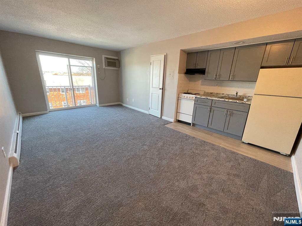 Property Photo:  125 Lawrence Street 7A  NJ 07601 