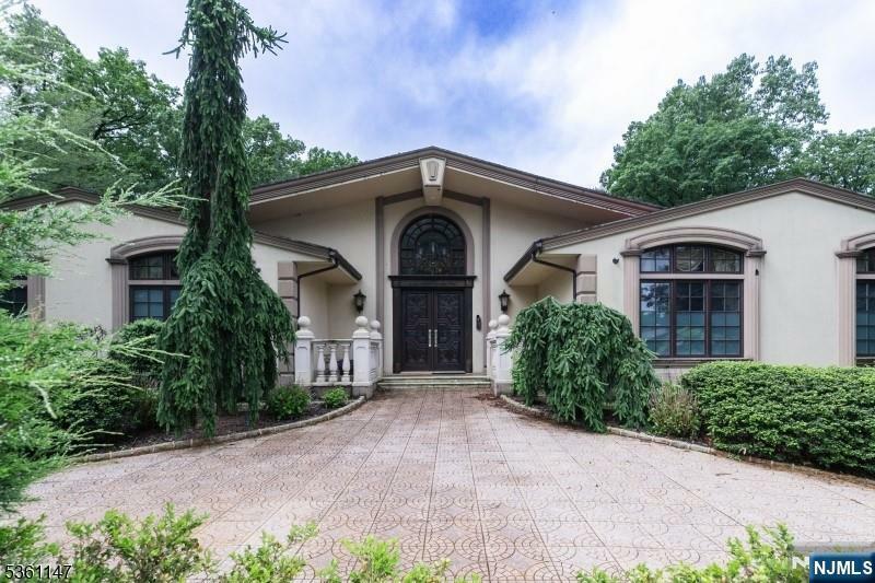 Property Photo:  8 Driftwood Drive  NJ 07039 