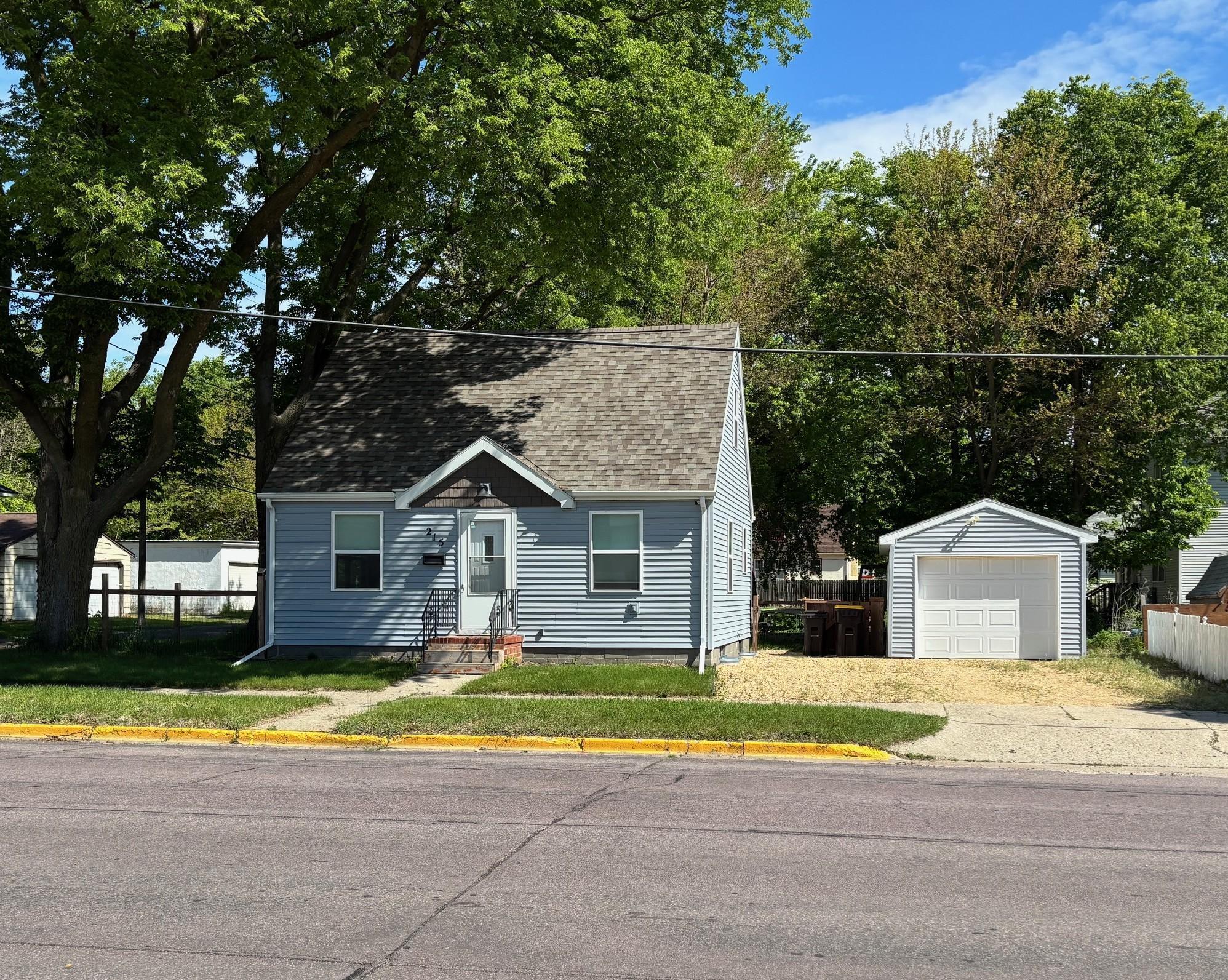 215 E 4th Street  Fairmont MN 56031 photo