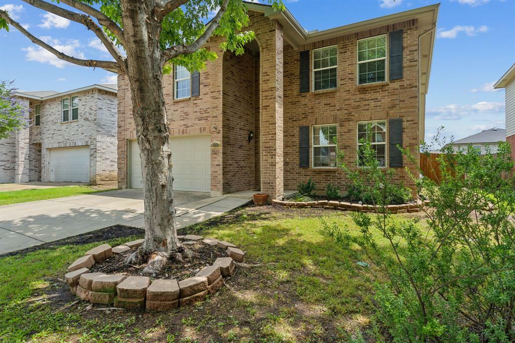 Property Photo: 1812 Elk Lake Trail TX 76247