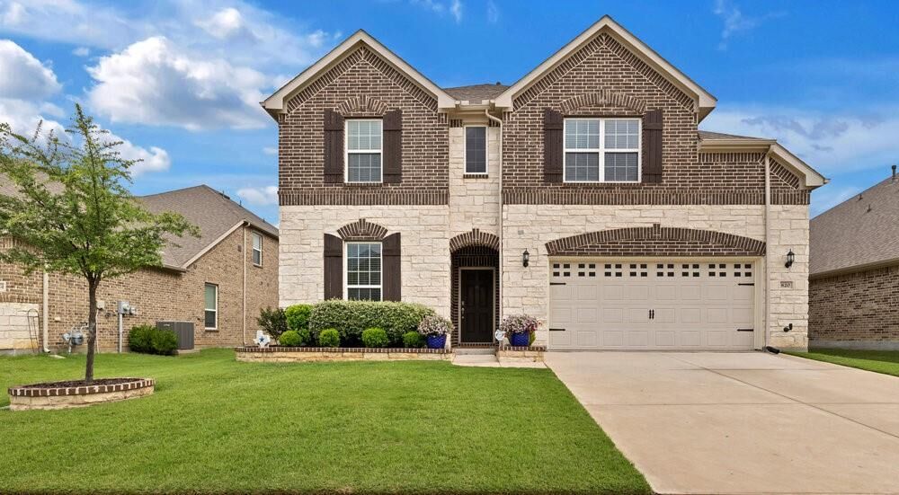 Property Photo: 820 Basket Willow TX 76052