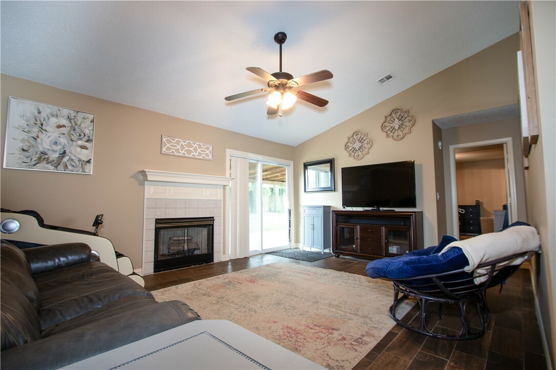 Property Photo: 602 E Kara Lane AR 72758
