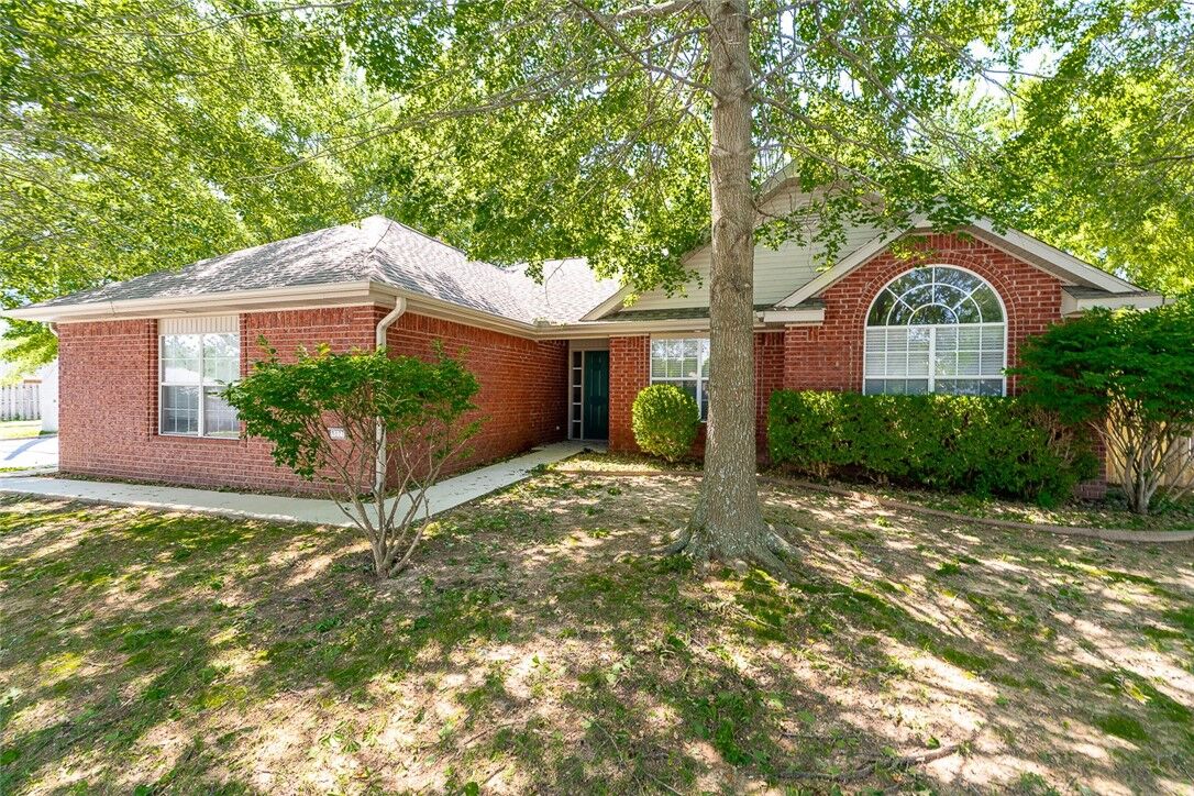 Property Photo: 3021 White Oak Place AR 72762