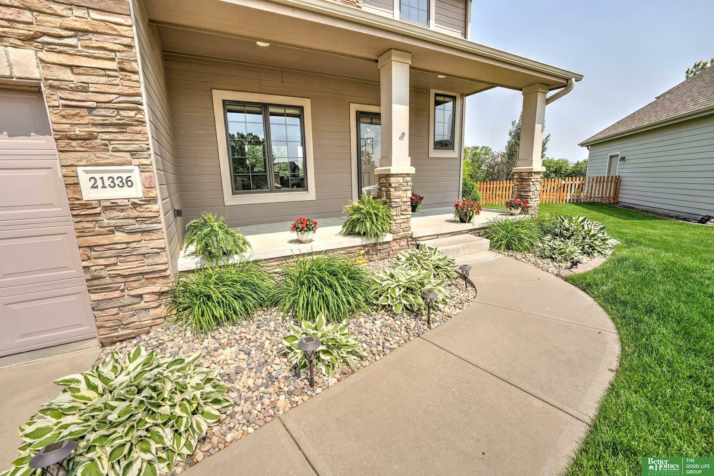 Property Photo: 21336 Blackstone Circle NE 68028