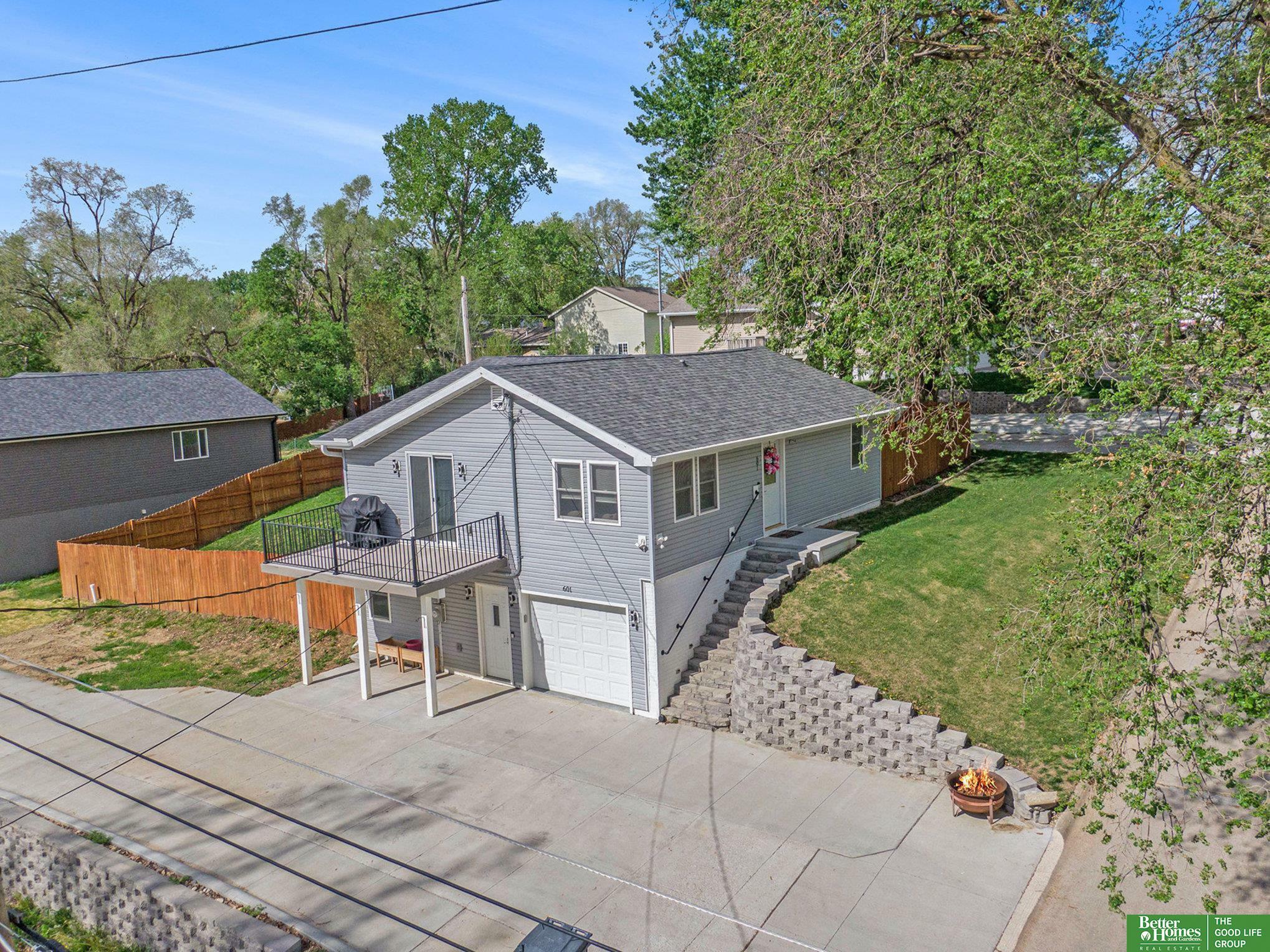 Property Photo: 601 5th Avenue NE 68048