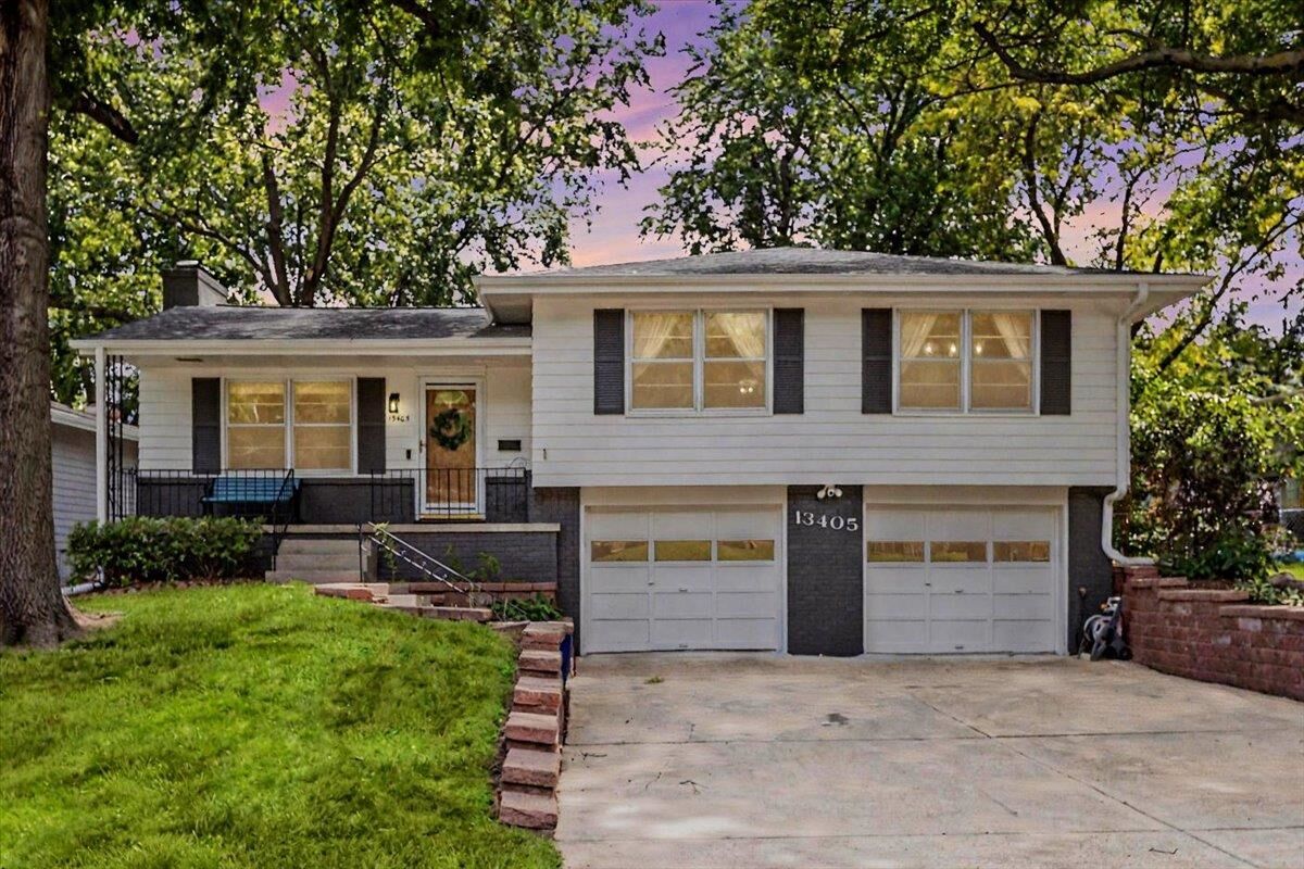 Property Photo: 13405 Trendwood Drive NE 68144