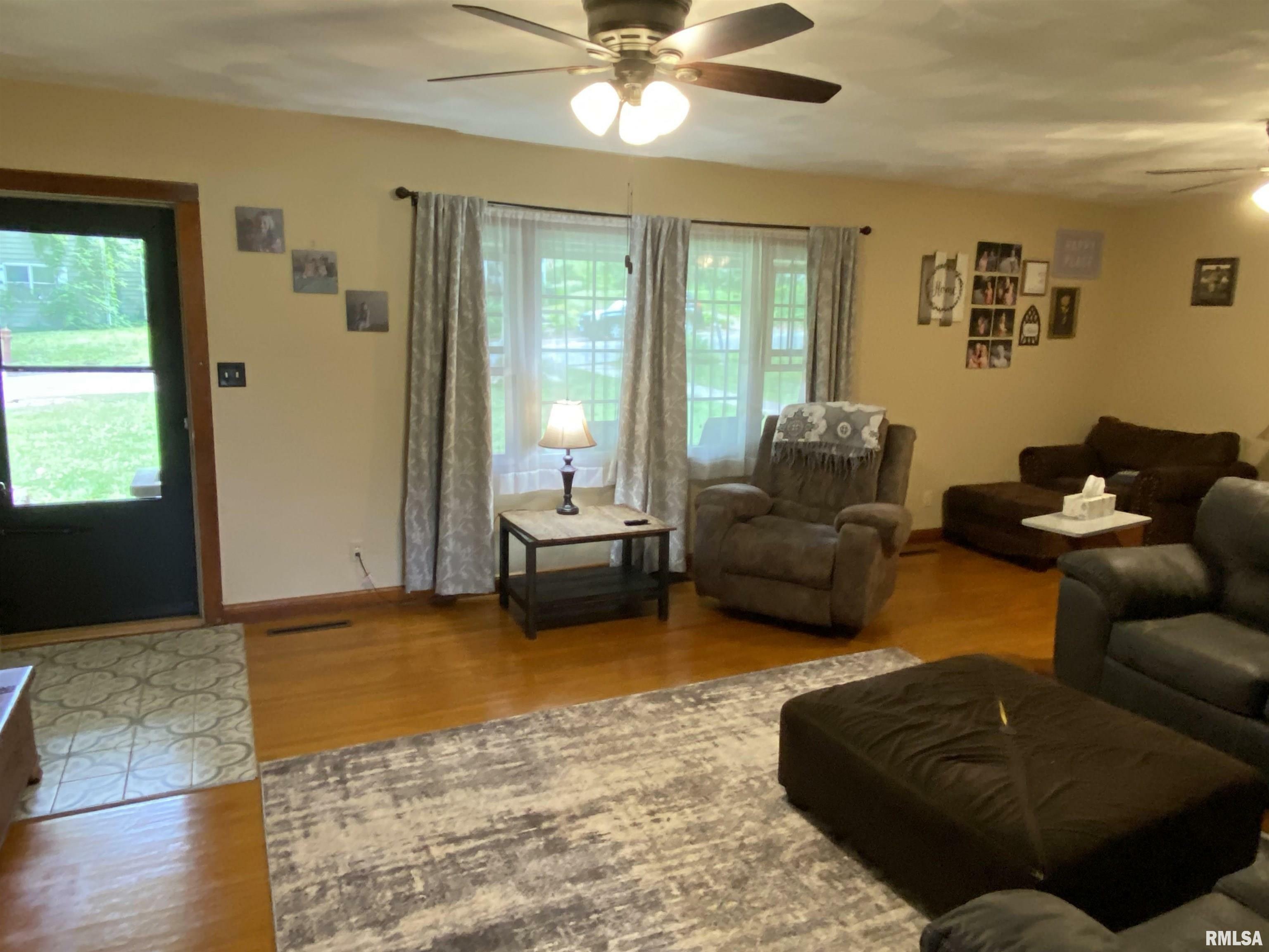 Property Photo: 490 W Pine Street IL 61520